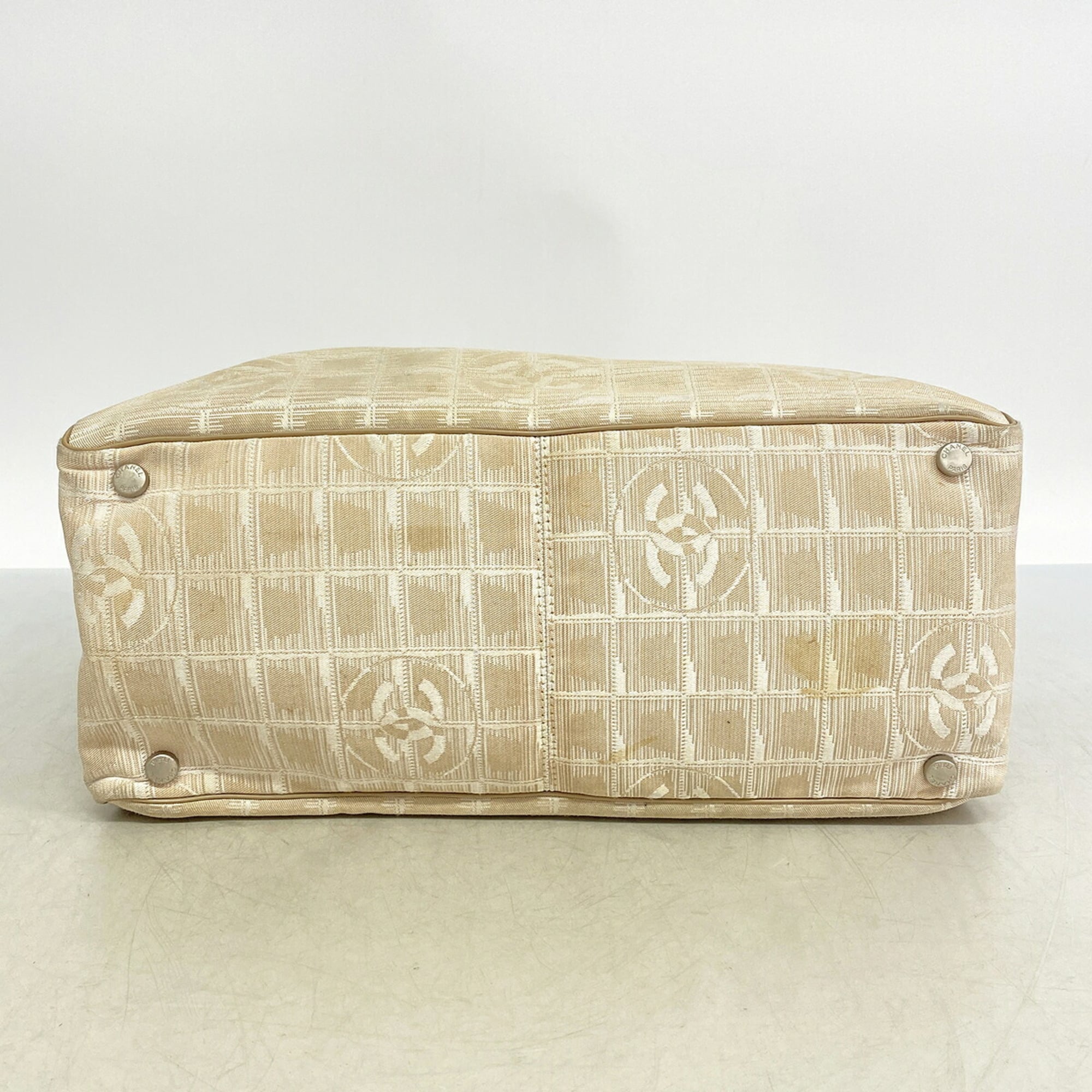 Chanel Beige Nylon Tote Bag (Pre-Owned)