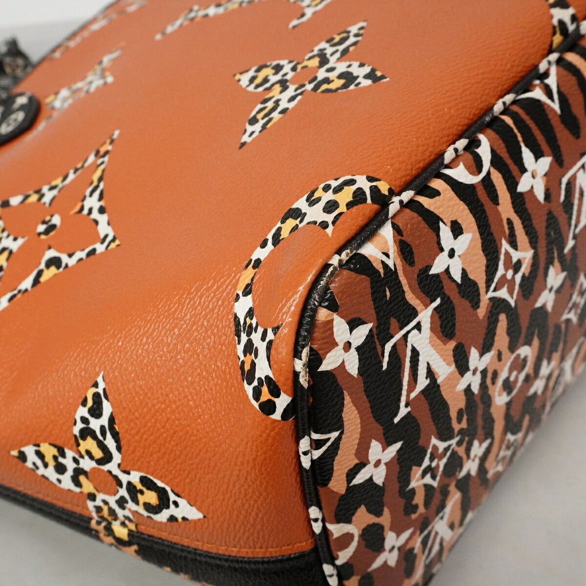 Louis Vuitton Noir Tote Bag (Pre-Owned)