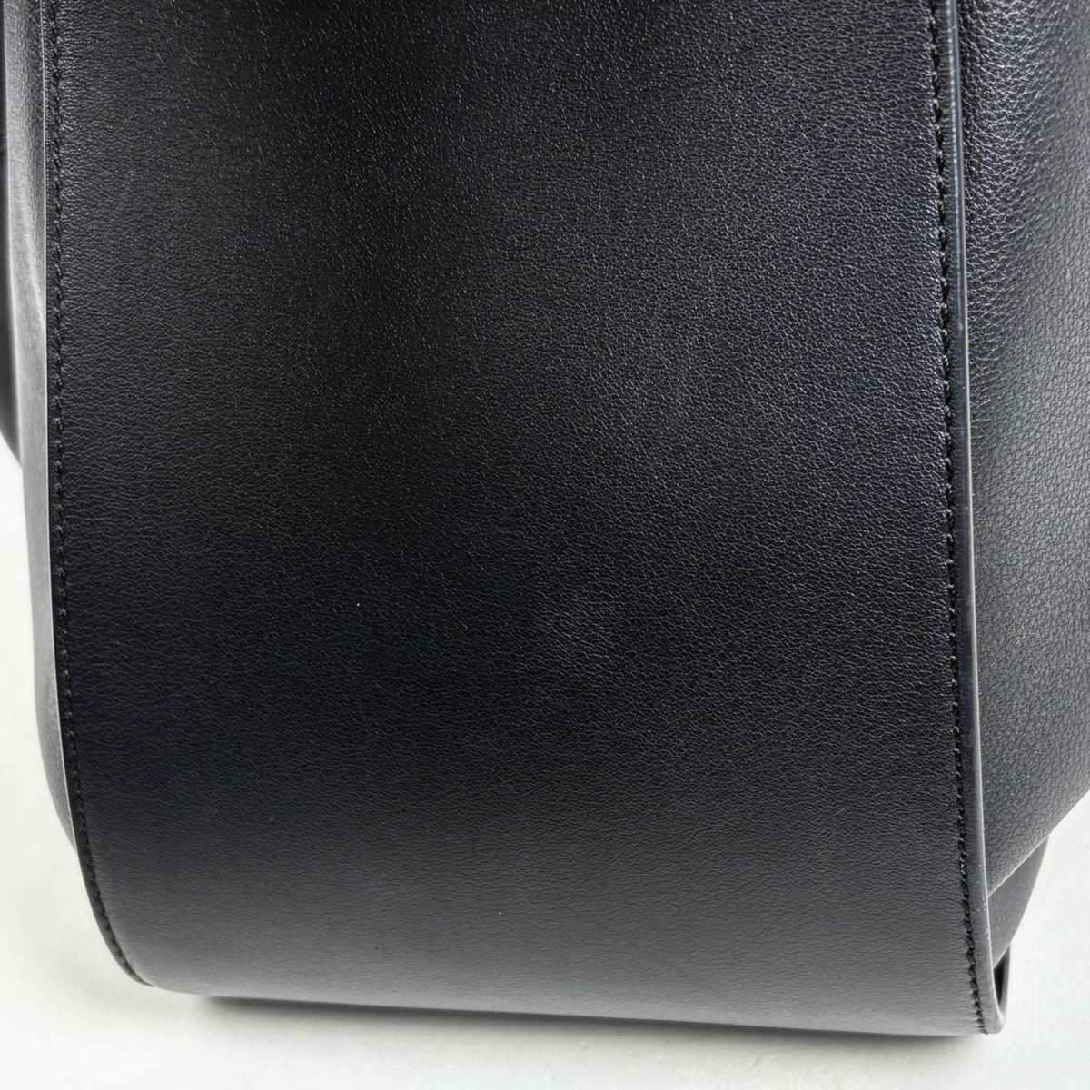 Loewe Black Leather Handbag (Pre-Owned)