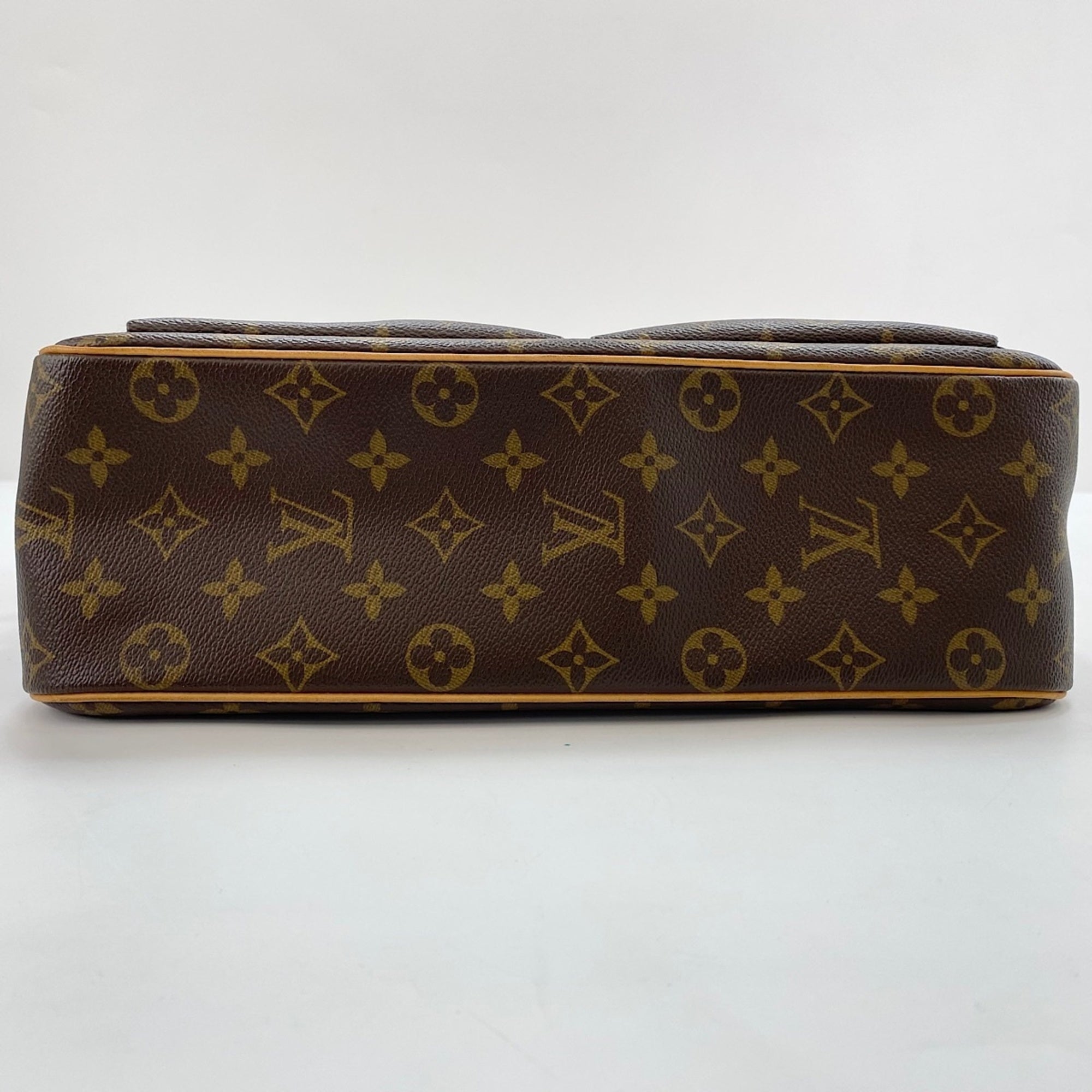 Louis Vuitton Brown Monogram Monogram Shoulder Bag (Pre-Owned)