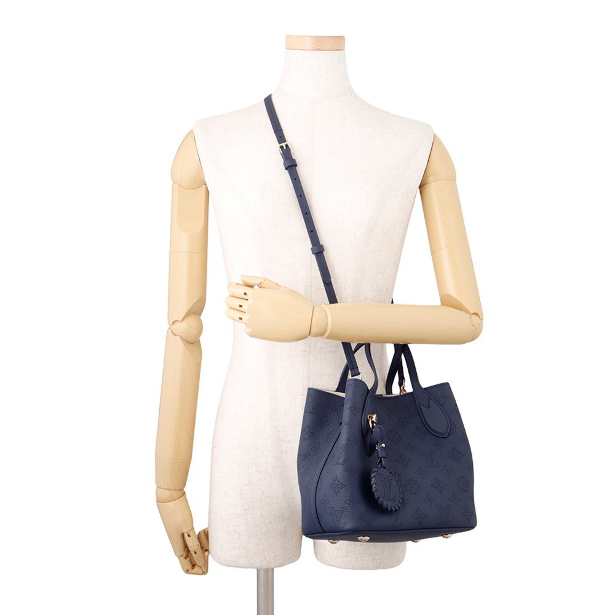 Louis Vuitton Mahina Navy Mahina Leather Handbag Shoulder Bag (Pre-Owned)