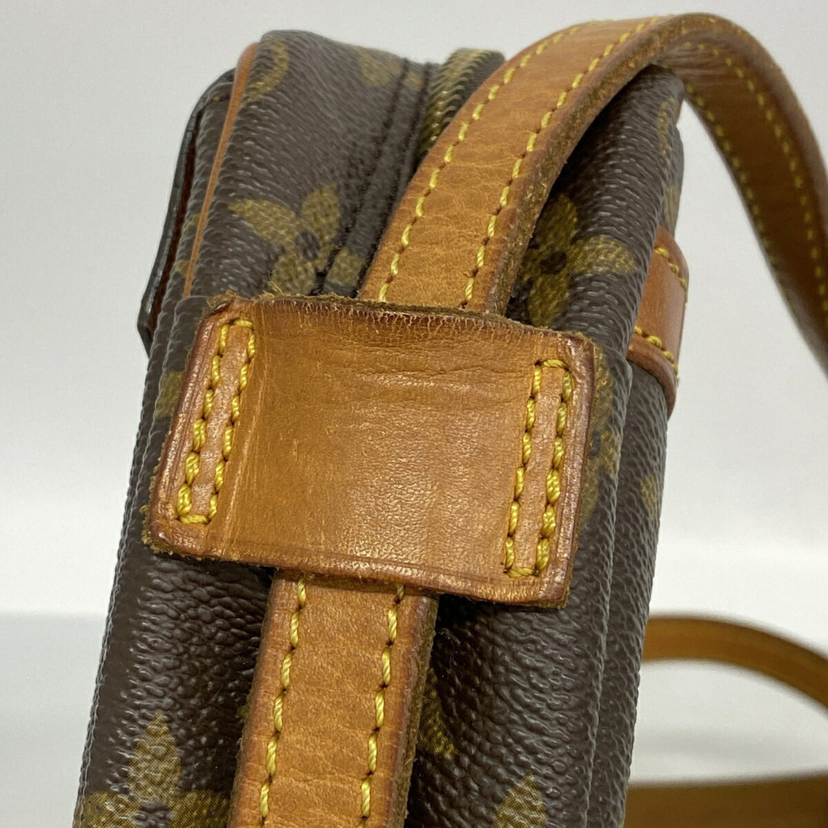 Louis Vuitton Brown Shoulder Bag (Pre-Owned)