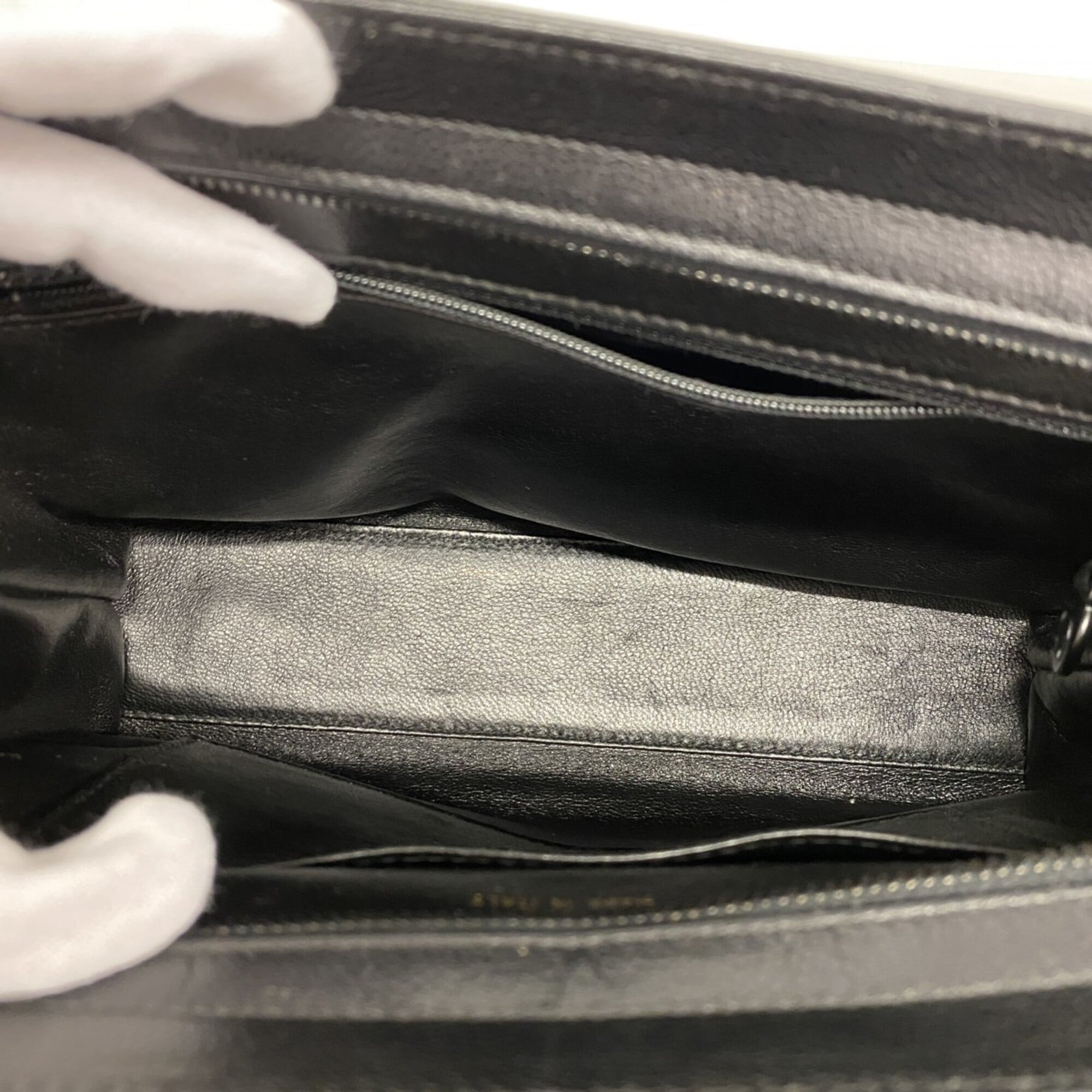 Chanel Black Grained Calfskin Handbag (Pre-Owned)