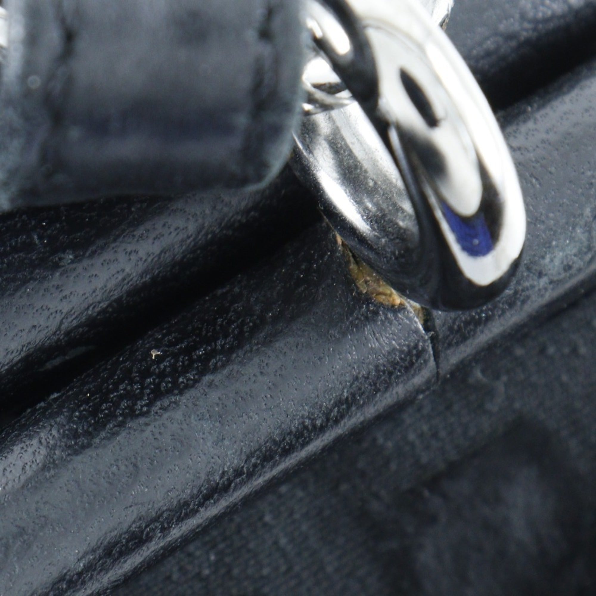 Chanel Black Leather Shoulder Bag (Pre-Owned)
