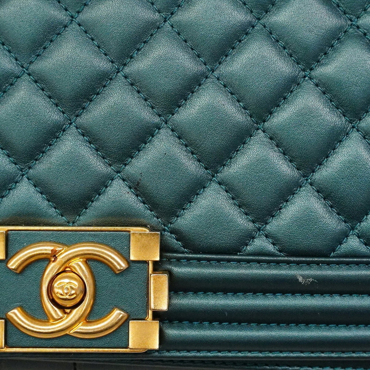Chanel Blue Leather Shoulder Bag (Pre-Owned)