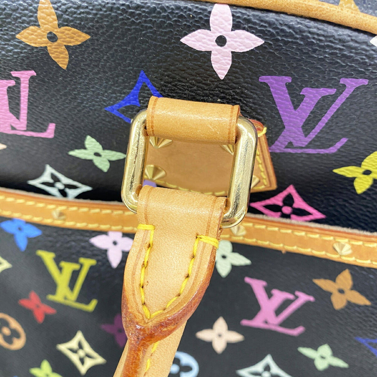 Louis Vuitton Noir Handbag (Pre-Owned)