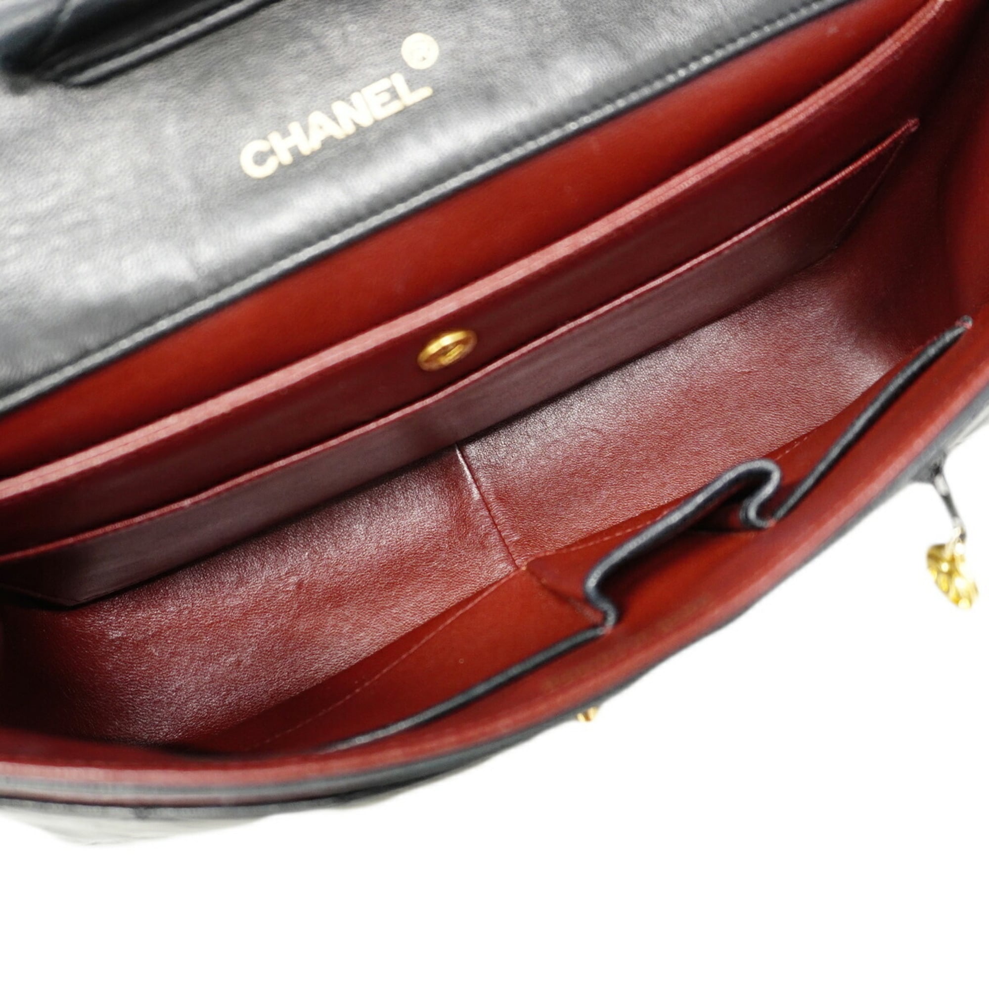 Chanel Black Leather Shoulder Bag (Pre-Owned)