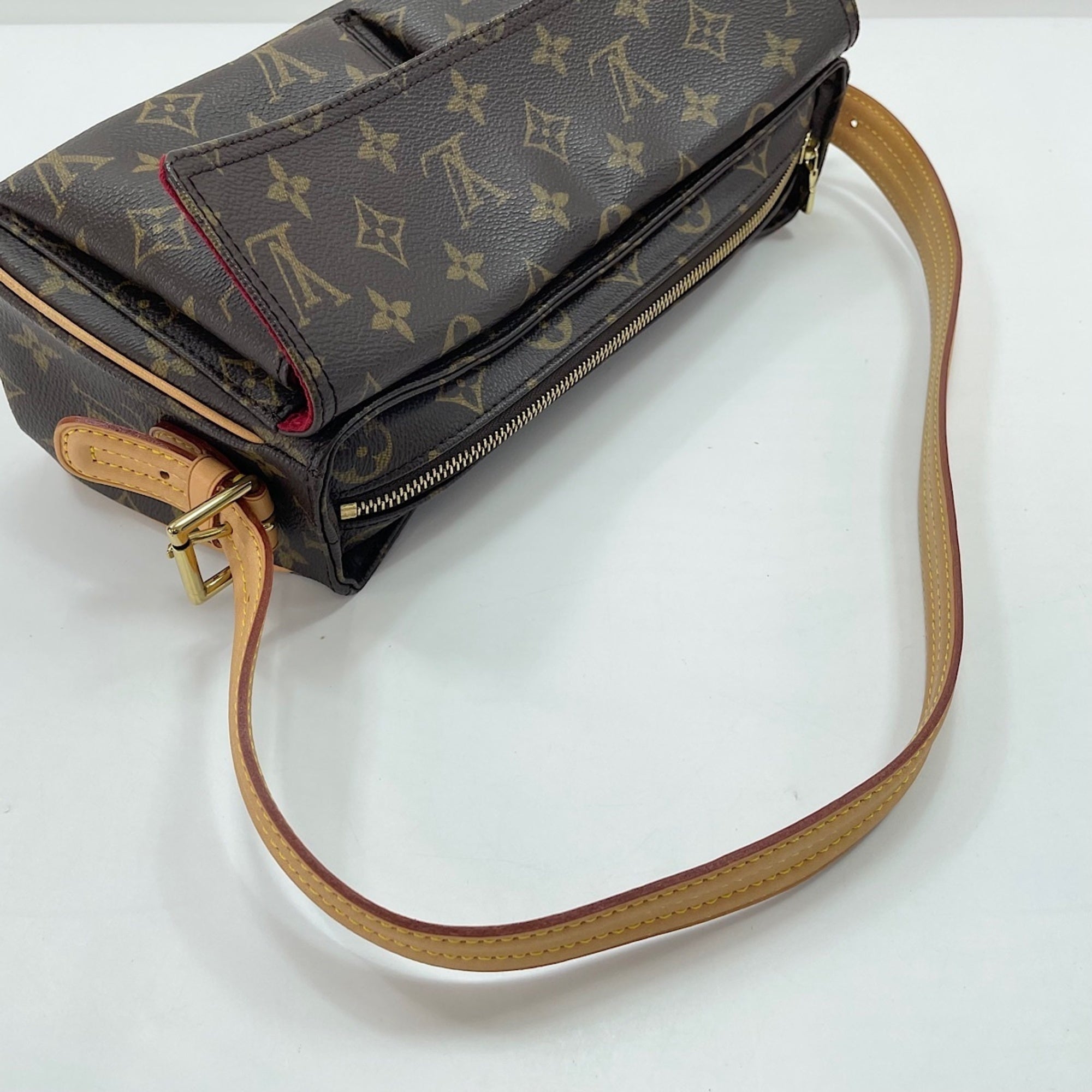 Louis Vuitton Brown Shoulder Bag (Pre-Owned)