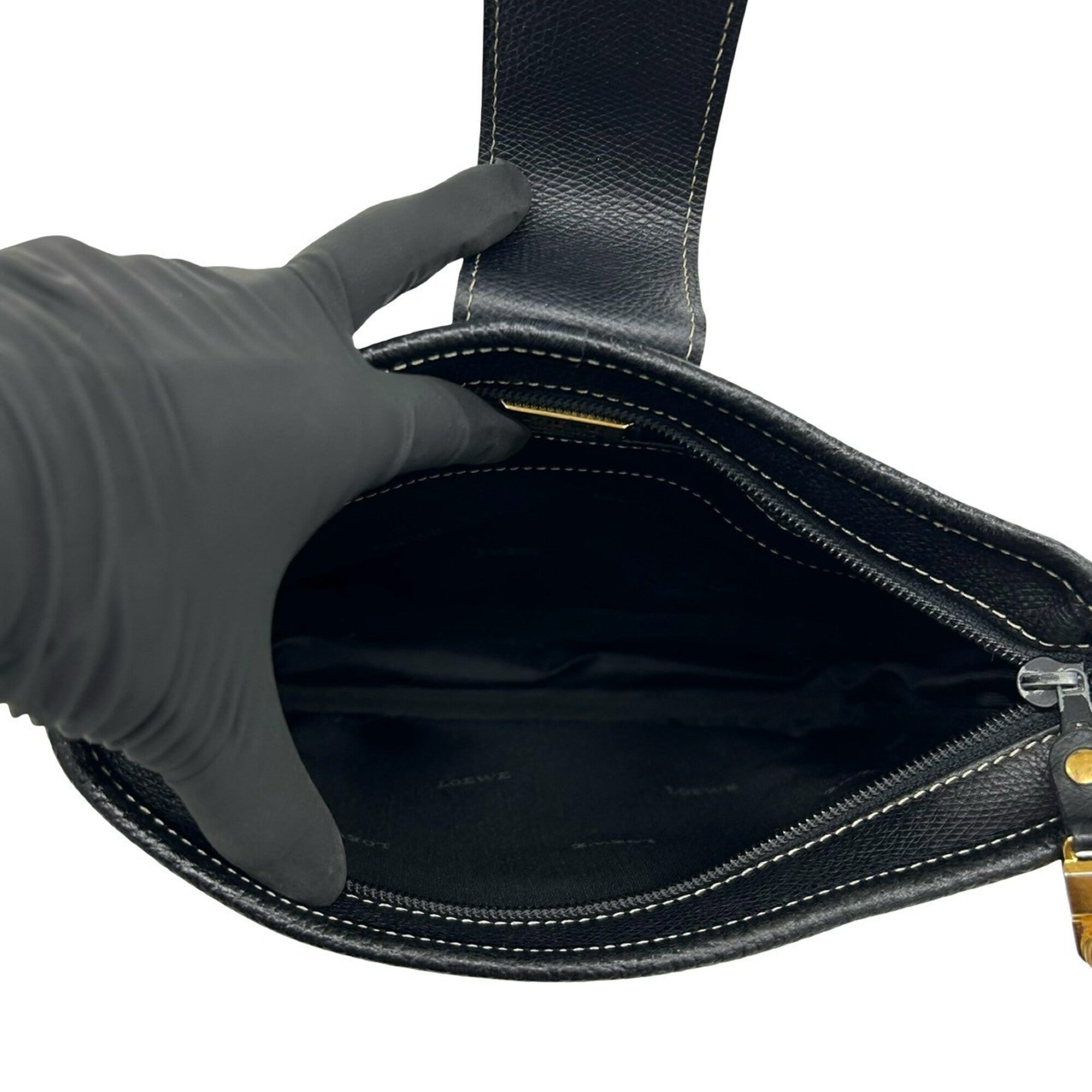 Loewe Black Leather Pochette Shoulder Bag (Pre-Owned)
