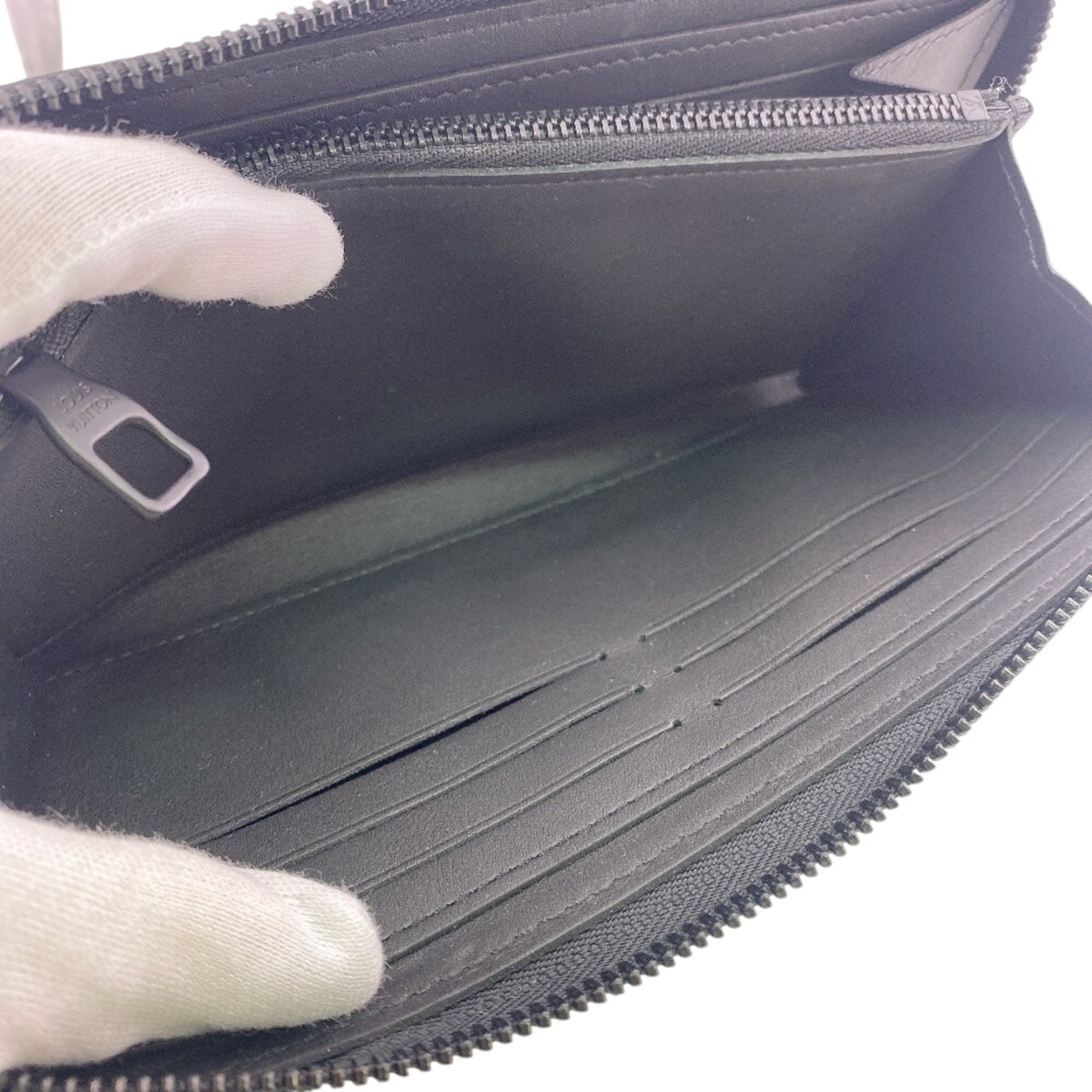 Louis Vuitton Taurillon Black Leather Long Wallet (Bi-Fold) (Pre-Owned)