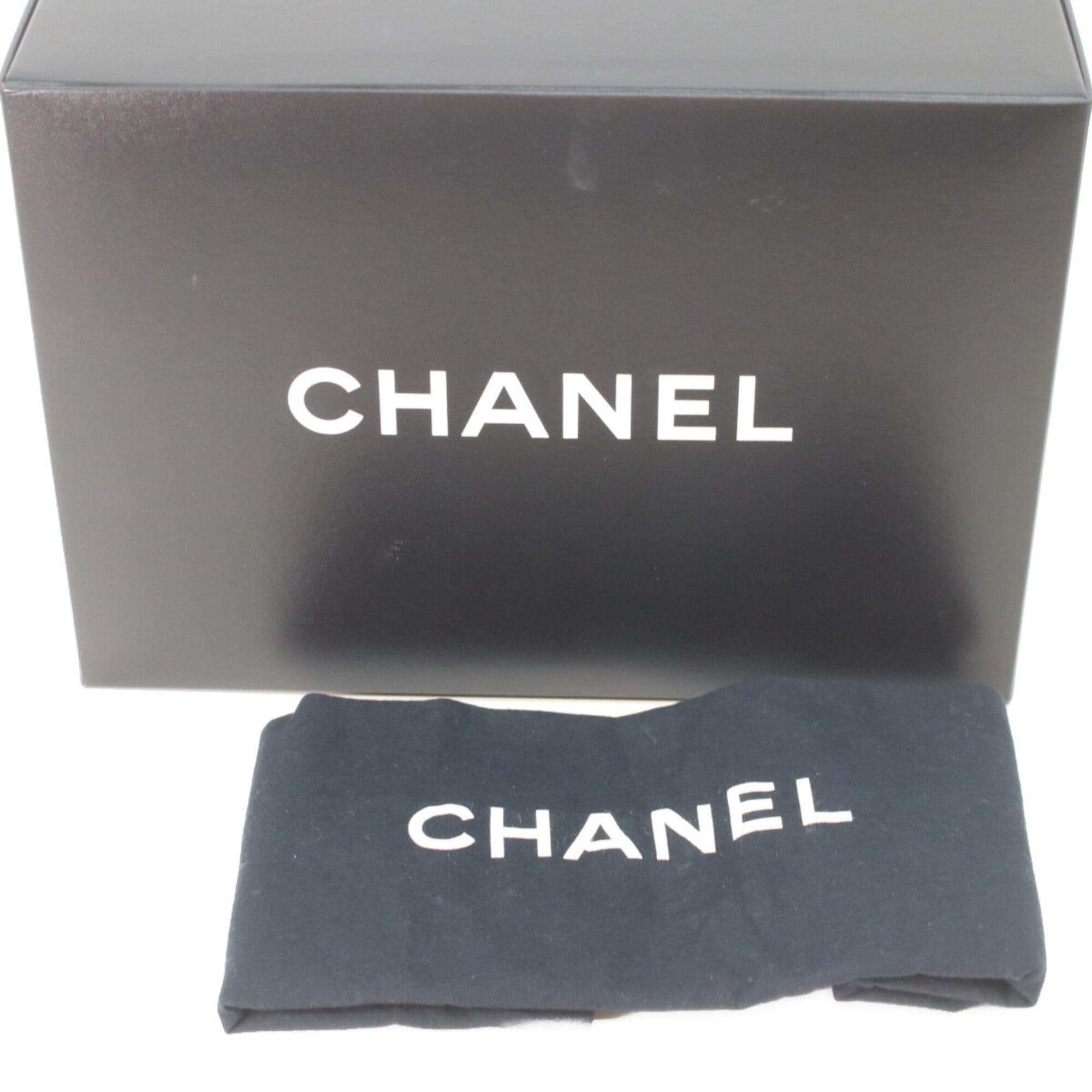 Chanel Black Leather Shoulder Bag (Pre-Owned)