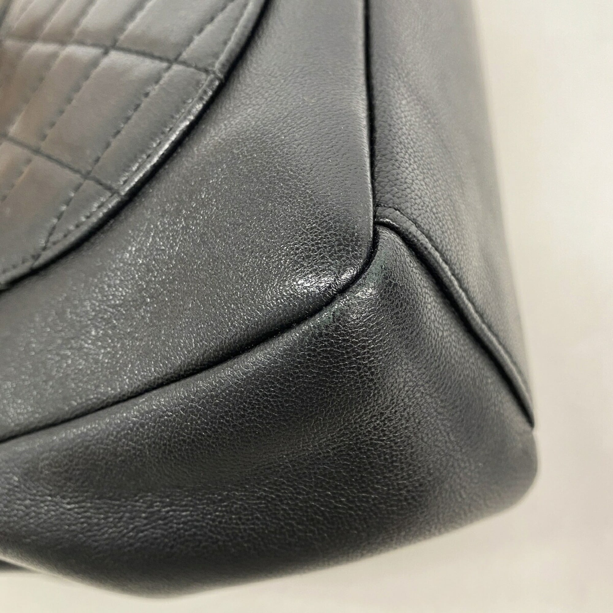 Chanel Black Leather Handbag (Pre-Owned)