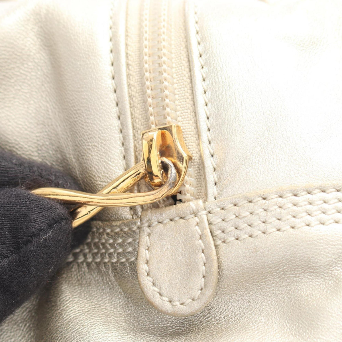 Loewe Leather Handbag (Pre-Owned)