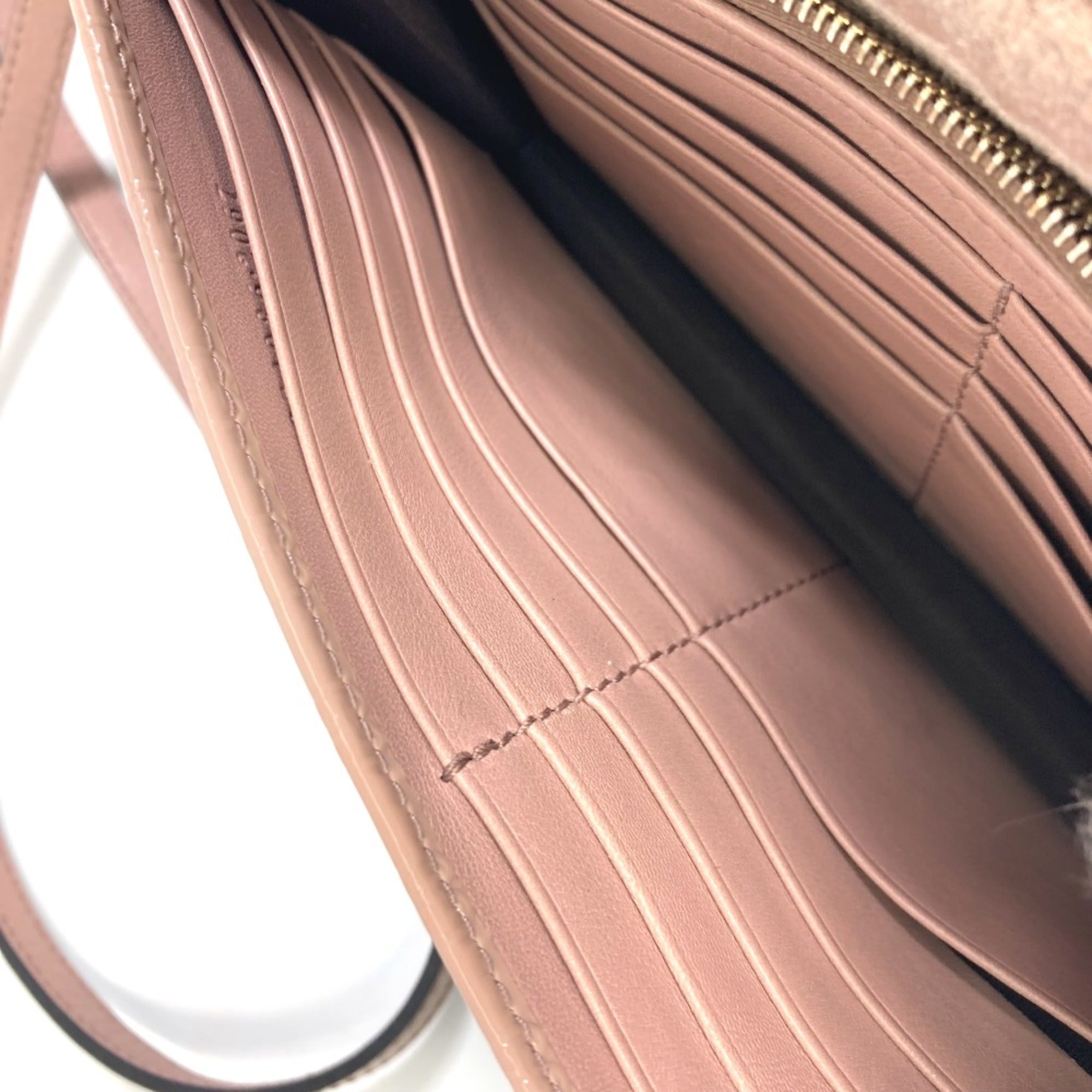 Gucci Beige Patent Leather Shoulder Bag (Pre-Owned)
