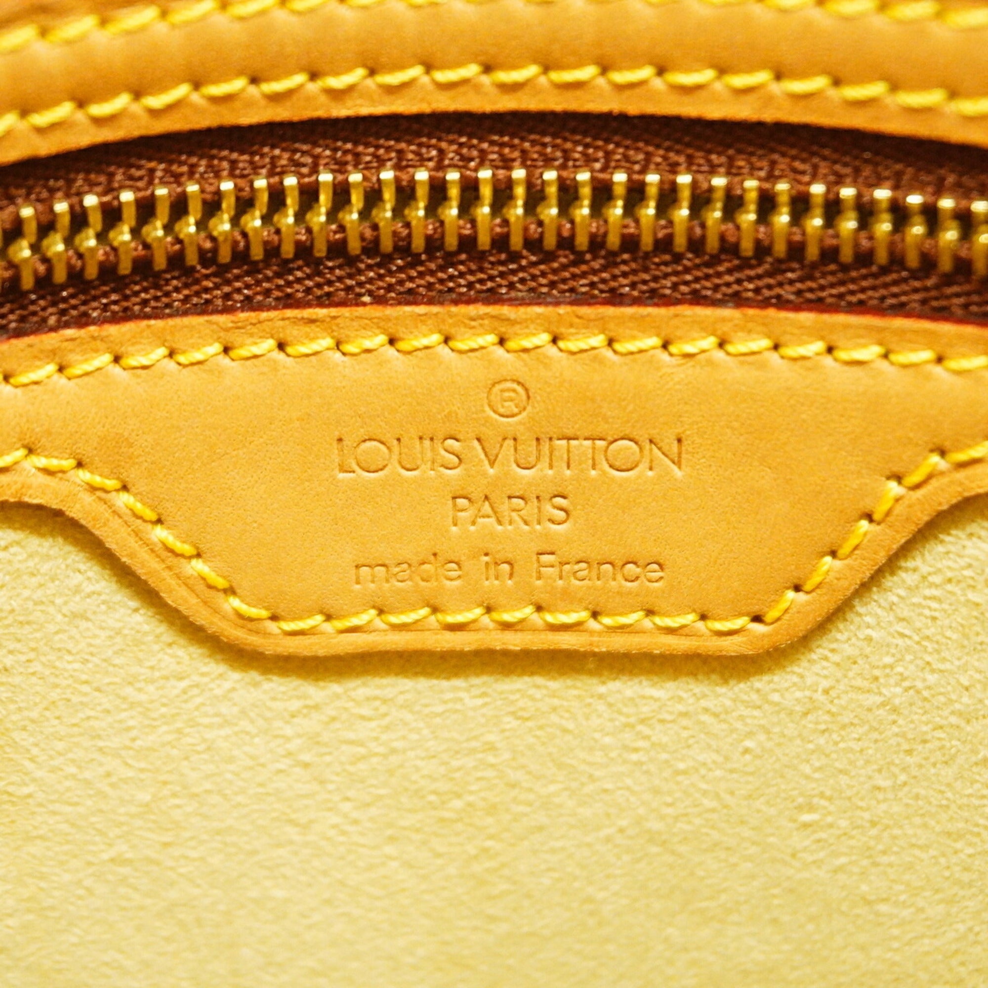 Louis Vuitton Brown Shoulder Bag (Pre-Owned)