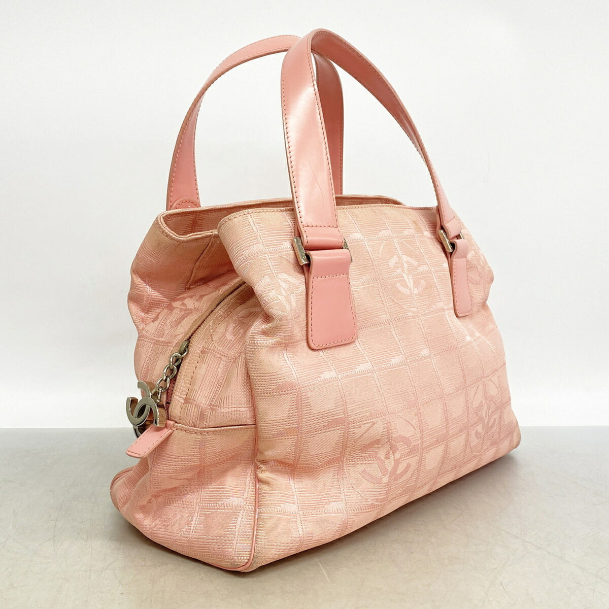 Chanel Pink Nylon Handbag (Pre-Owned)