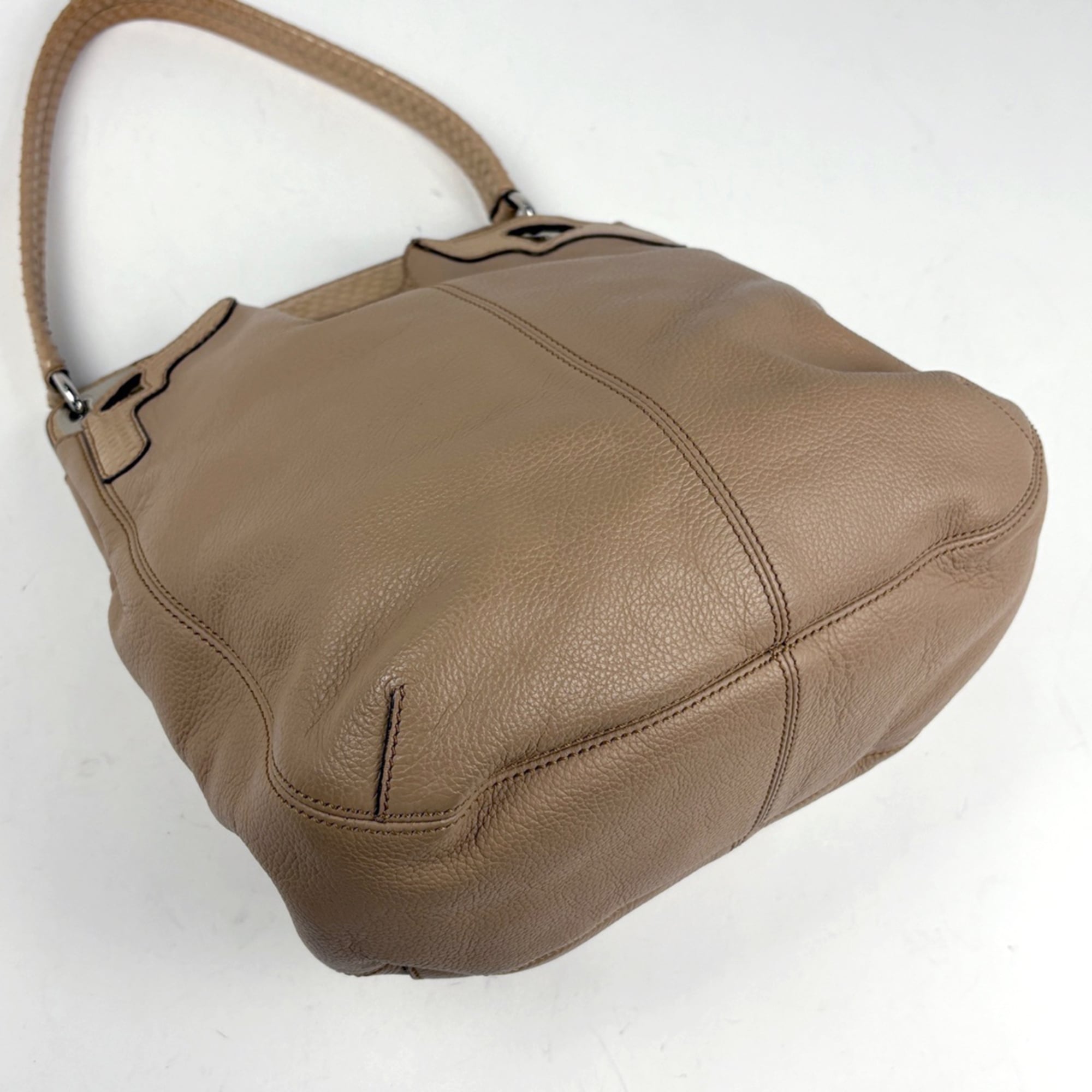 Cartier Beige Leather Shoulder Bag (Pre-Owned)