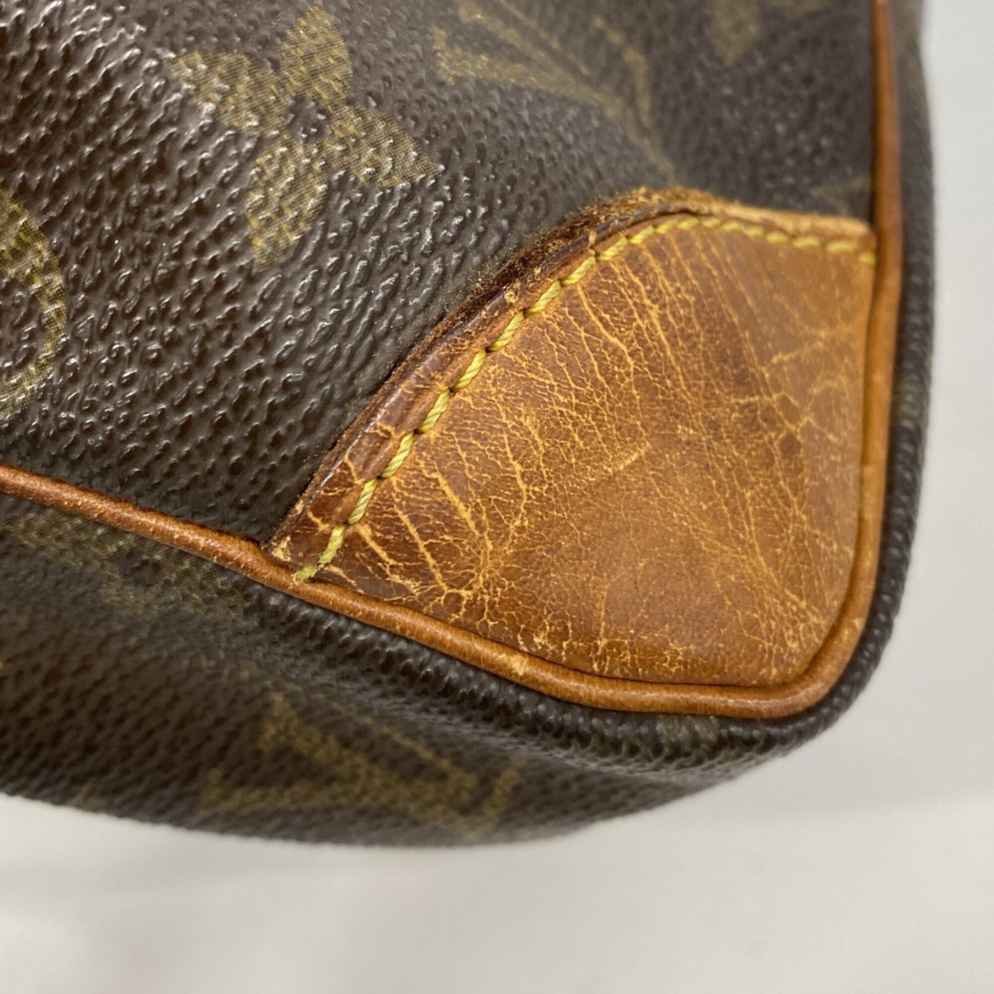 Louis Vuitton Brown Clutch Bag (Pre-Owned)