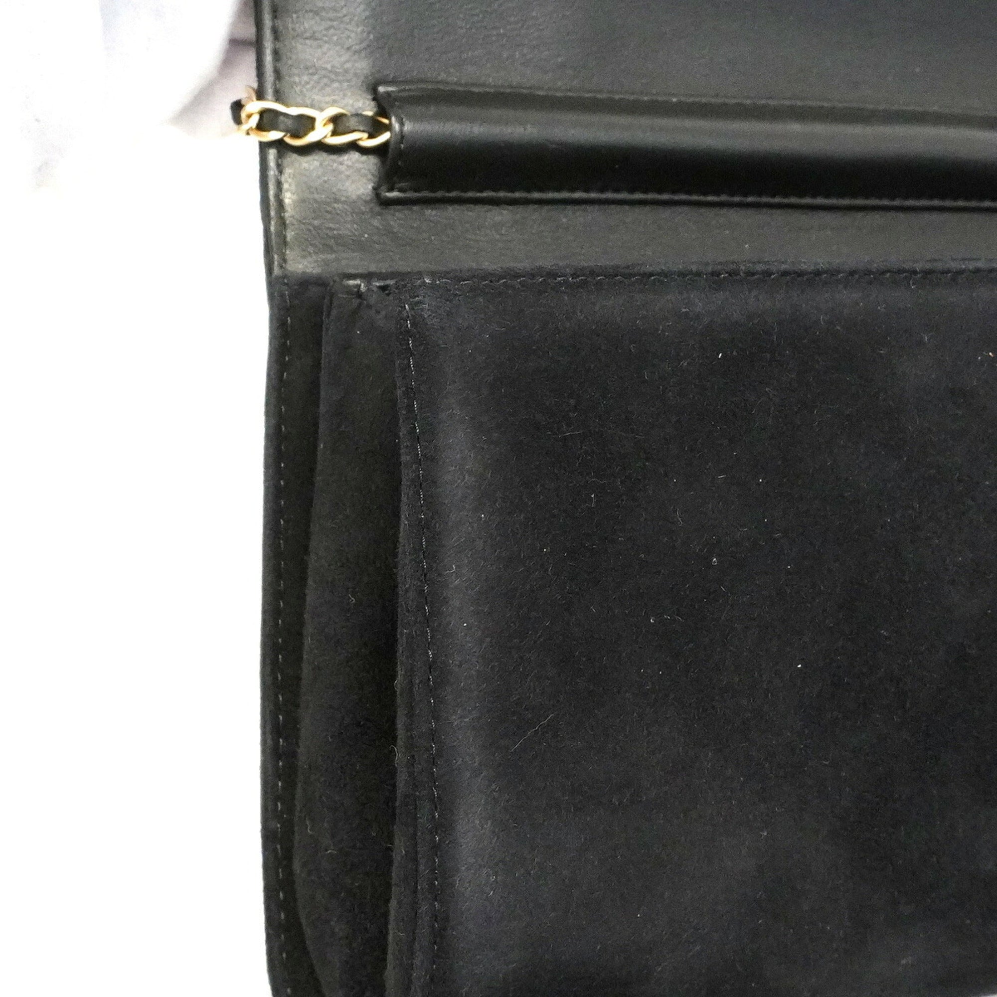 Chanel Black Suede Shoulder Bag (Pre-Owned)