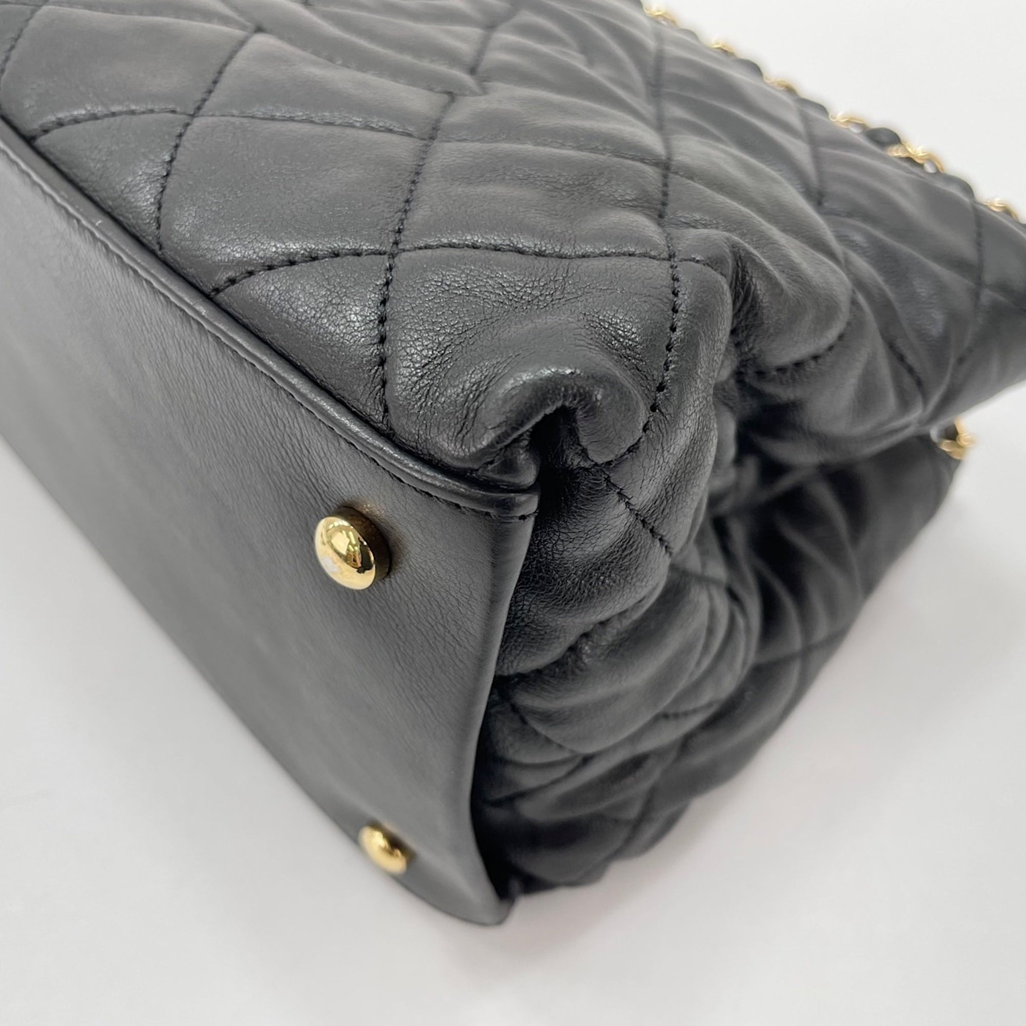 Chanel Black Shoulder Bag (Pre-Owned)