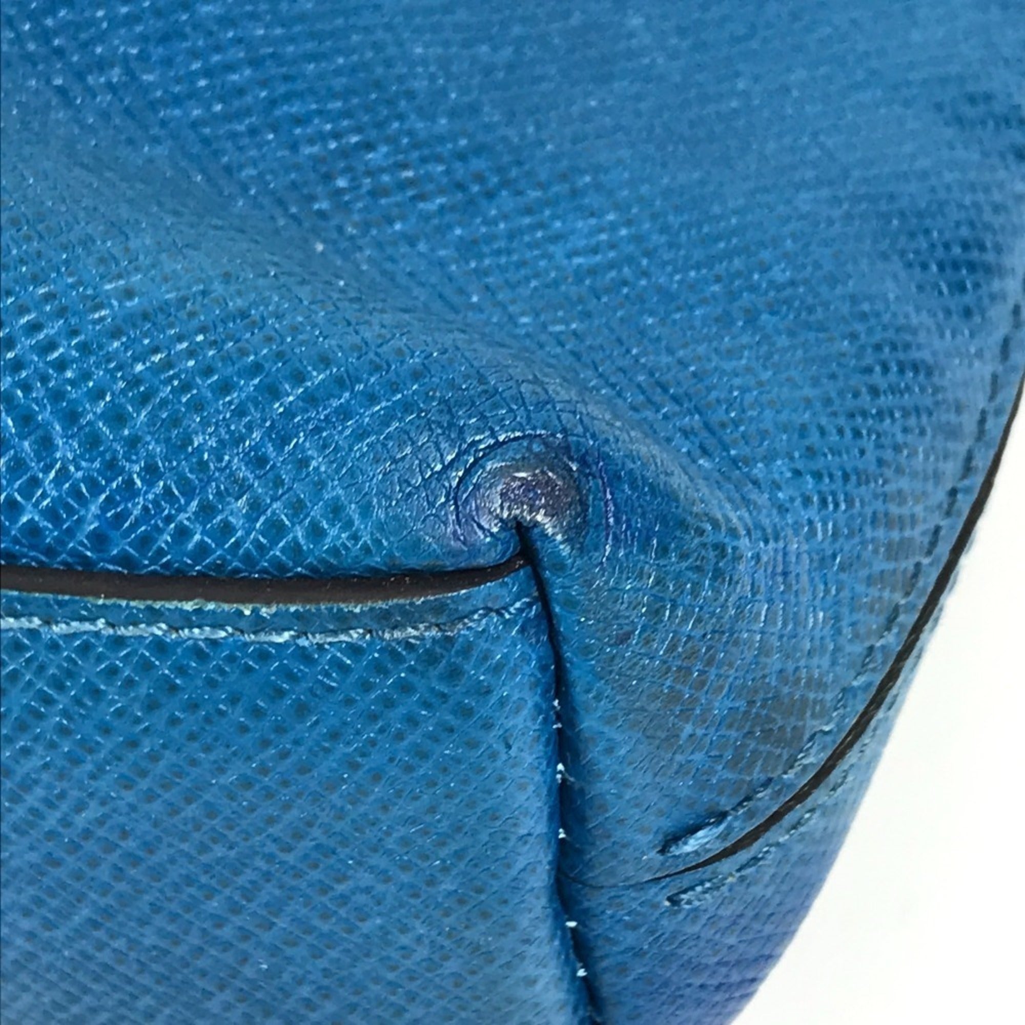 Louis Vuitton Blue Taiga Leather Messenger Bag Shoulder Bag (Pre-Owned)