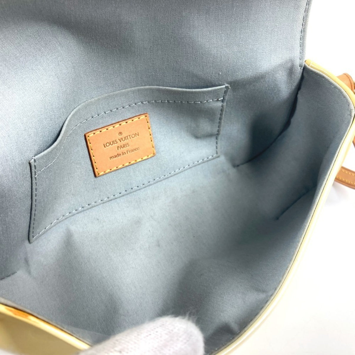 Louis Vuitton Monogram Vernis Pearl White Monogram Vernis Shoulder Bag (Pre-Owned)