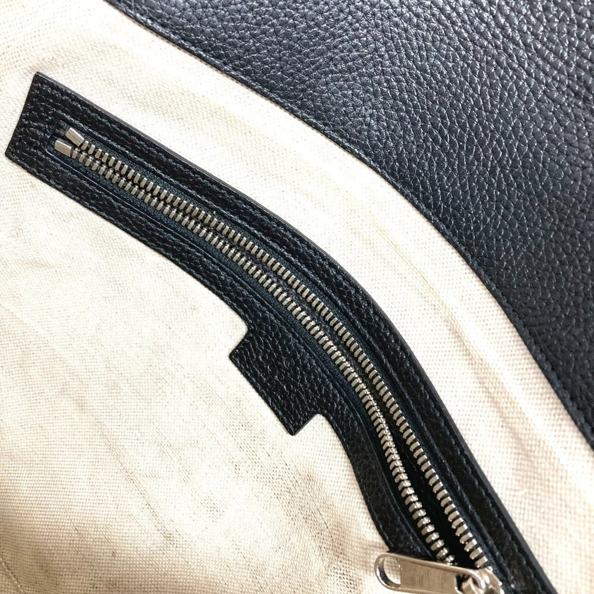 Gucci Black Leather Messenger Bag Shoulder Bag (Pre-Owned)