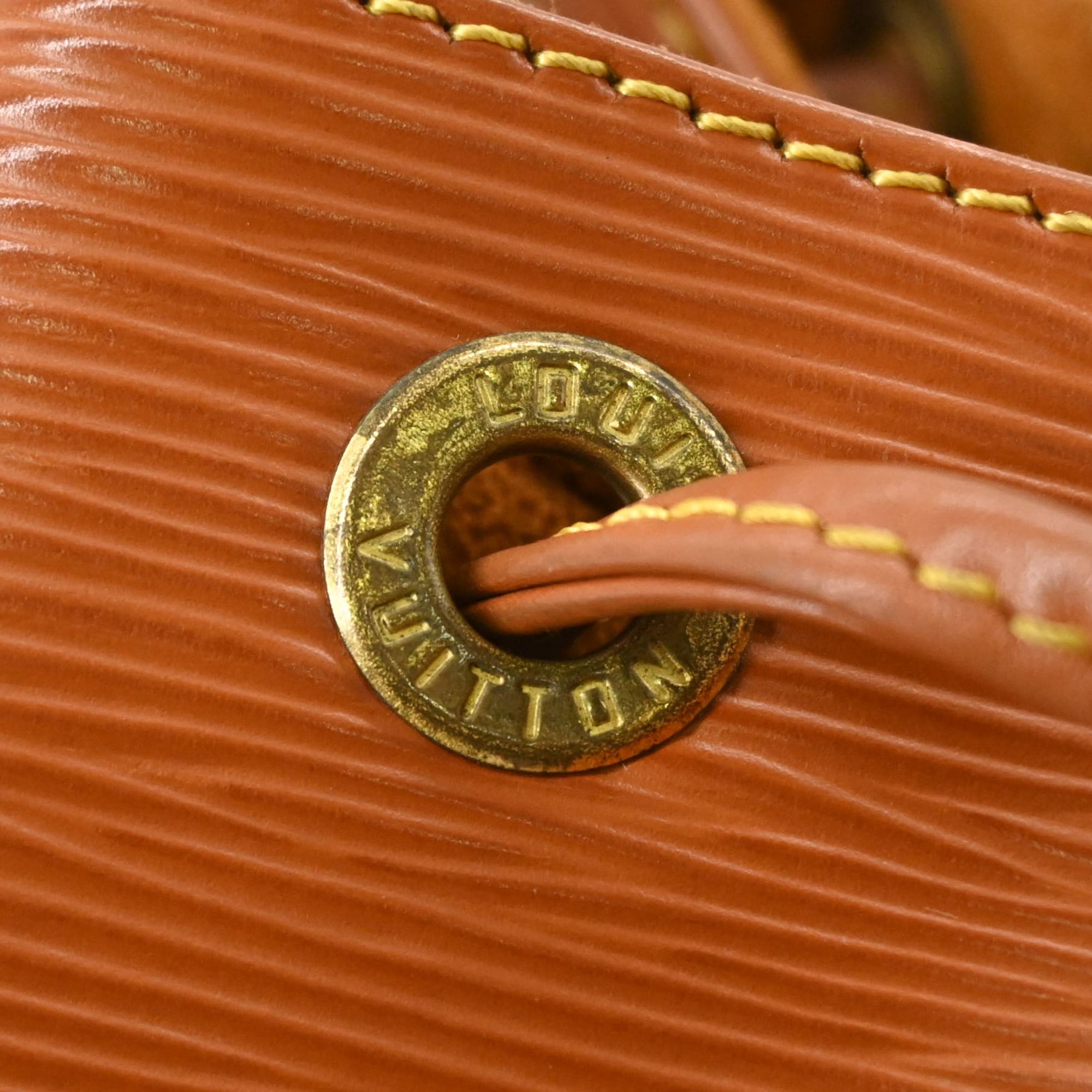 Louis Vuitton Brown Epi Leather Shoulder Bag (Pre-Owned)