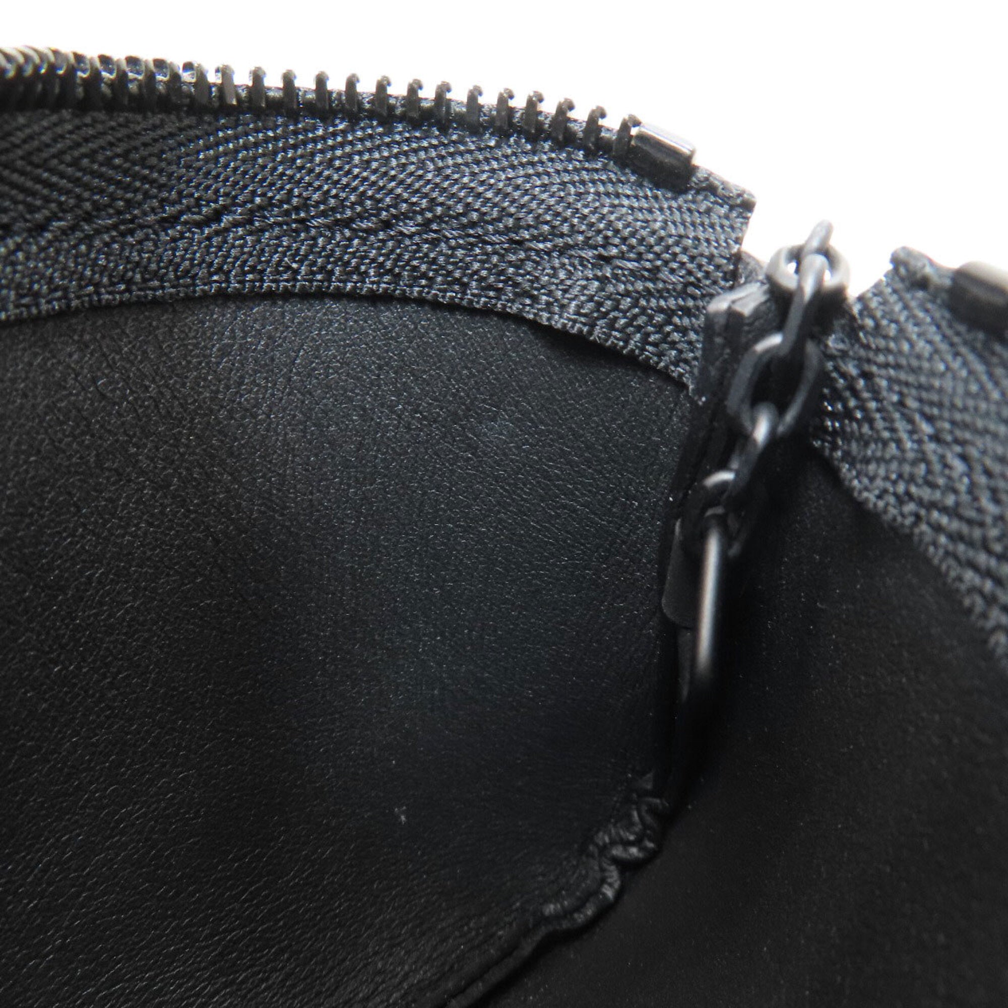 Louis Vuitton Noir Leather Pochette (Pre-Owned)