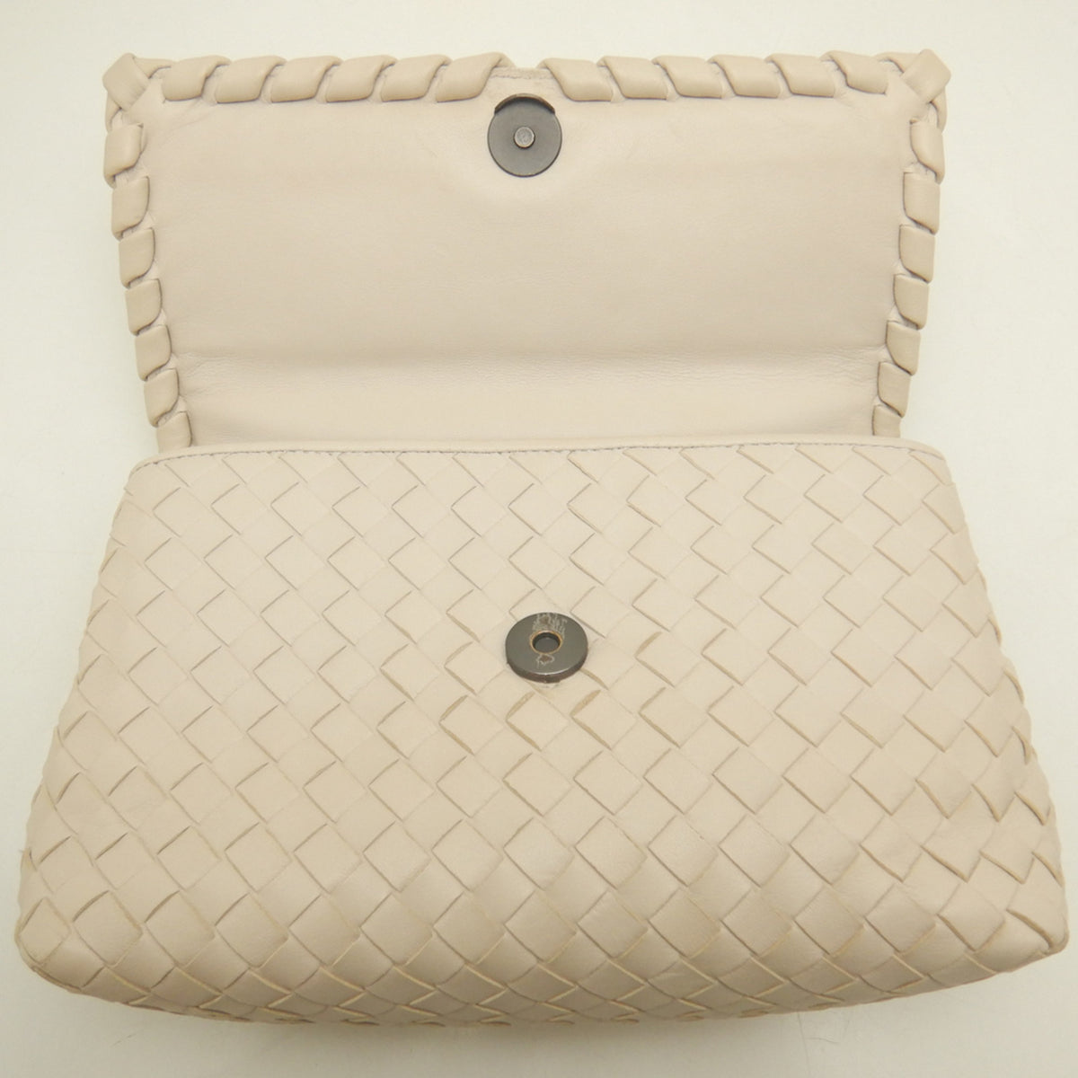 Bottega Veneta Ivory Leather Shoulder Bag (Pre-Owned)