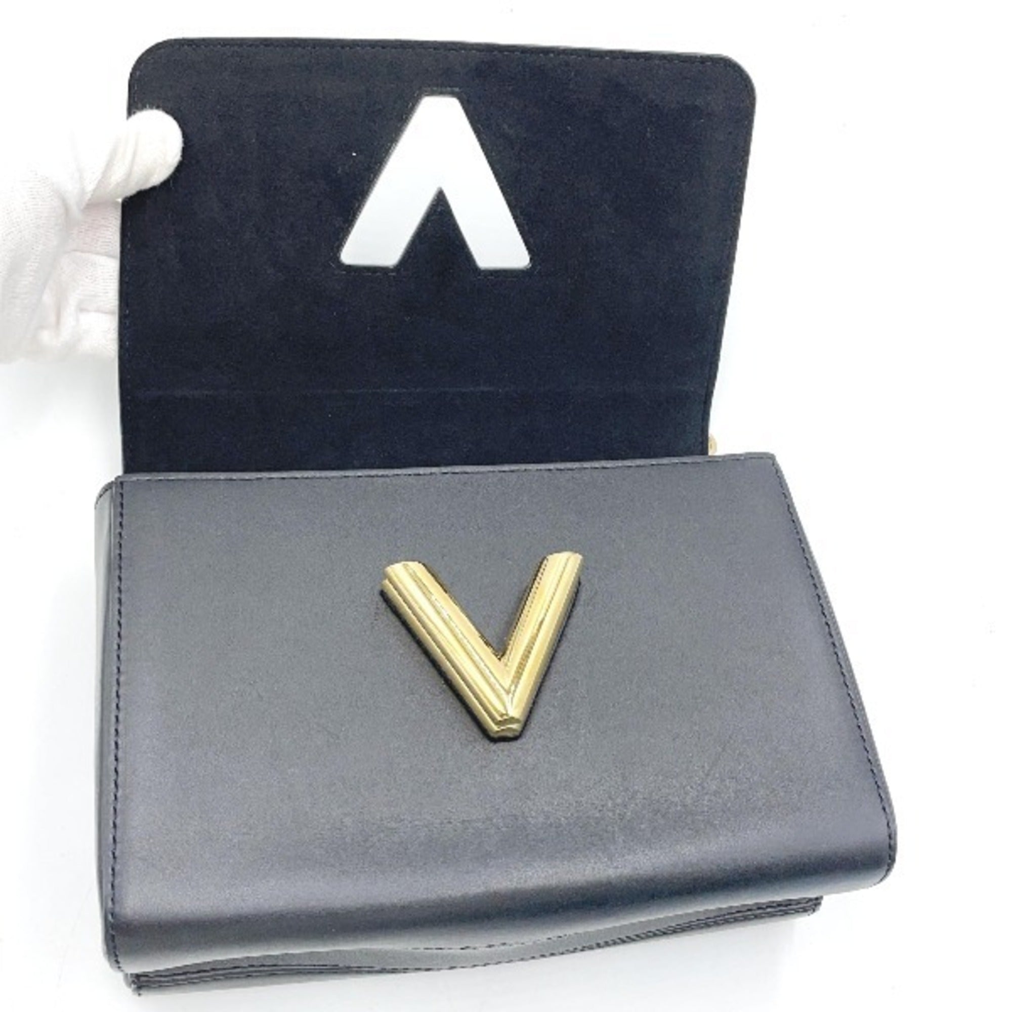 Louis Vuitton Black Leather Shoulder Bag (Pre-Owned)