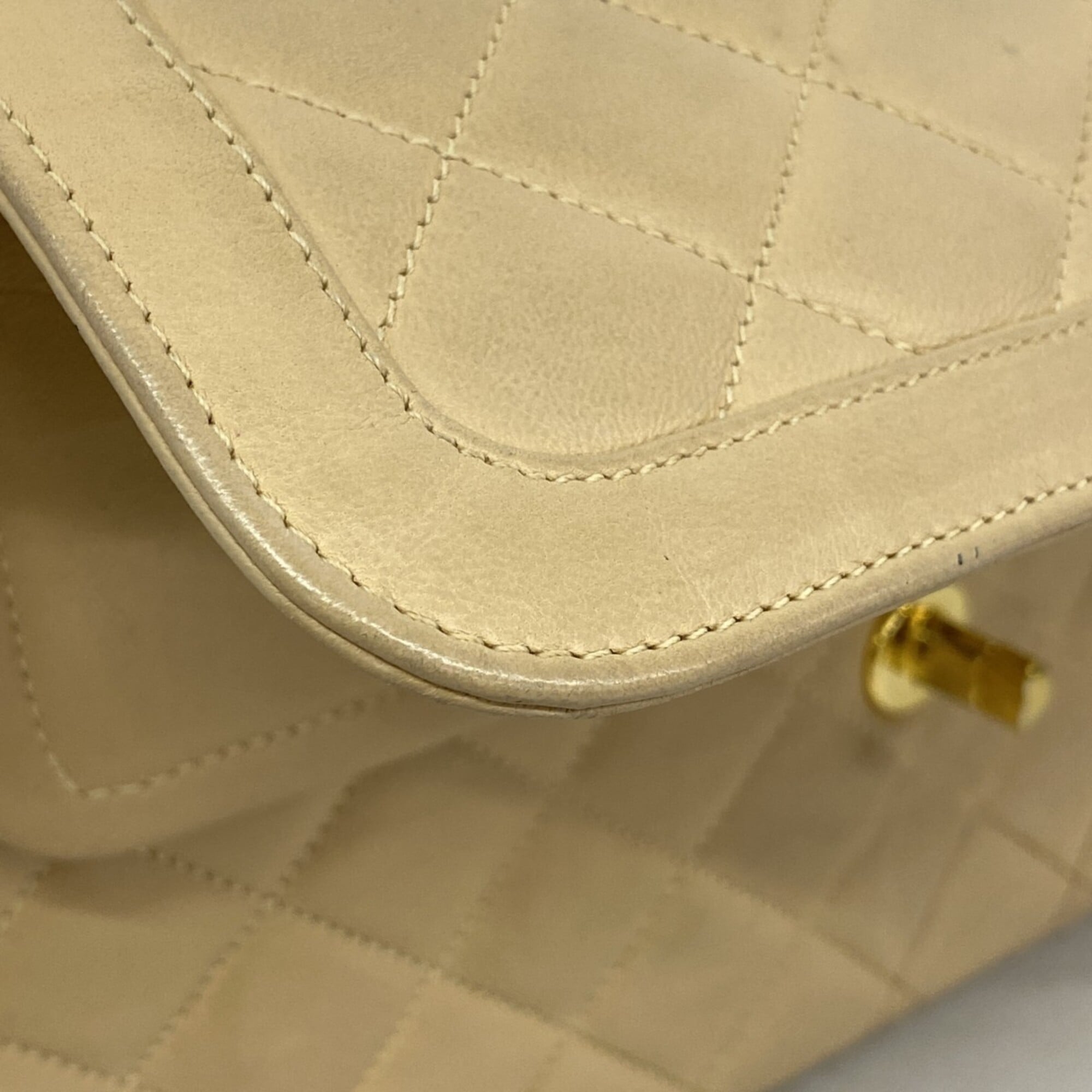 Chanel Beige Leather Shoulder Bag (Pre-Owned)