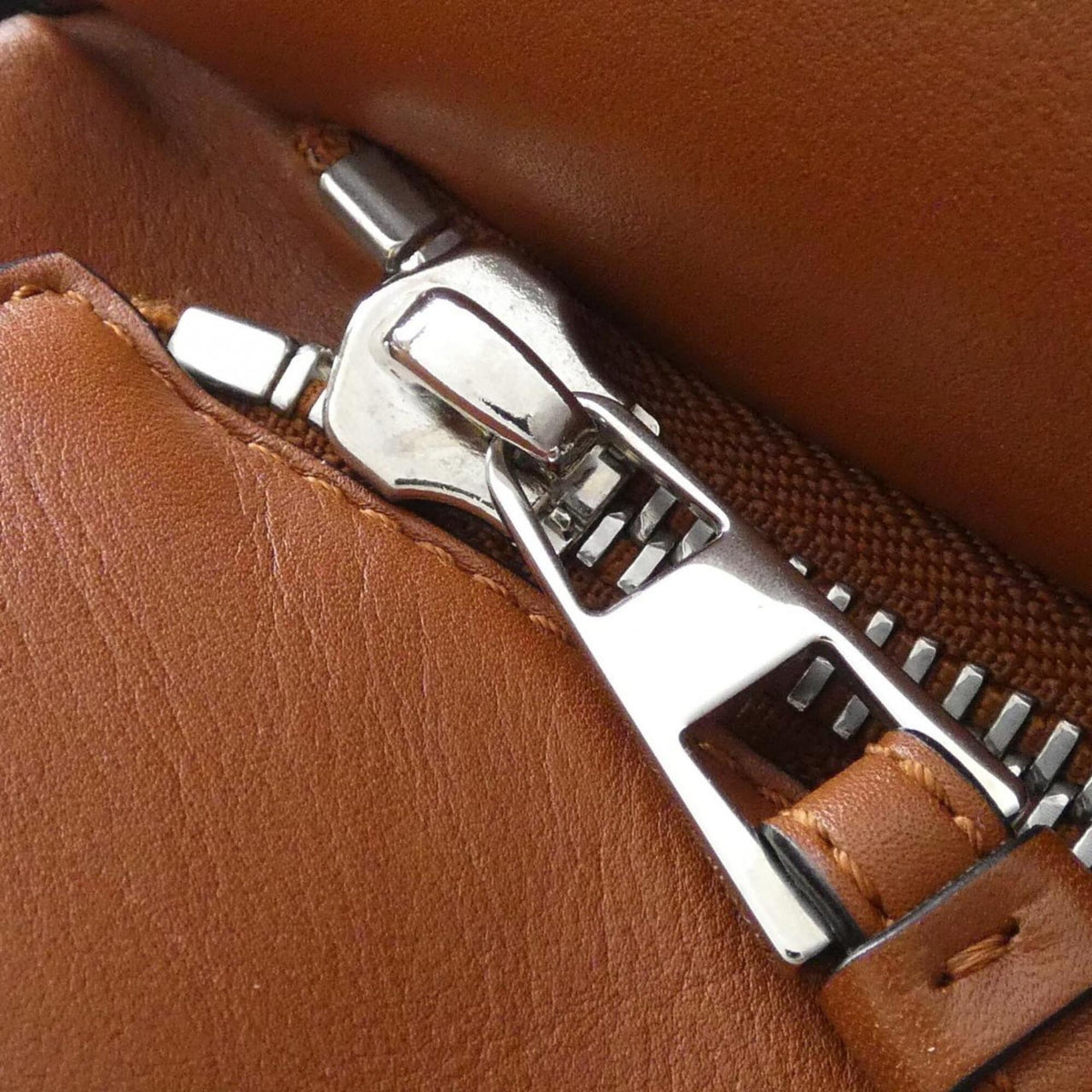 Loewe Brown Leather Shoulder Bag (Pre-Owned)