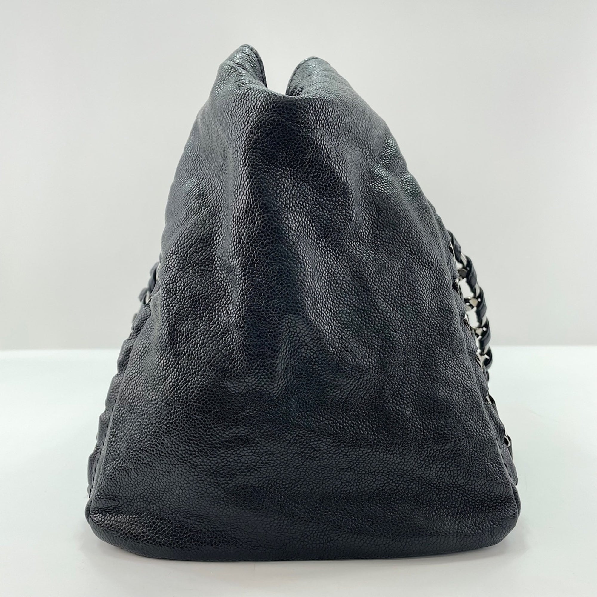 Chanel Black Shoulder Bag (Pre-Owned)