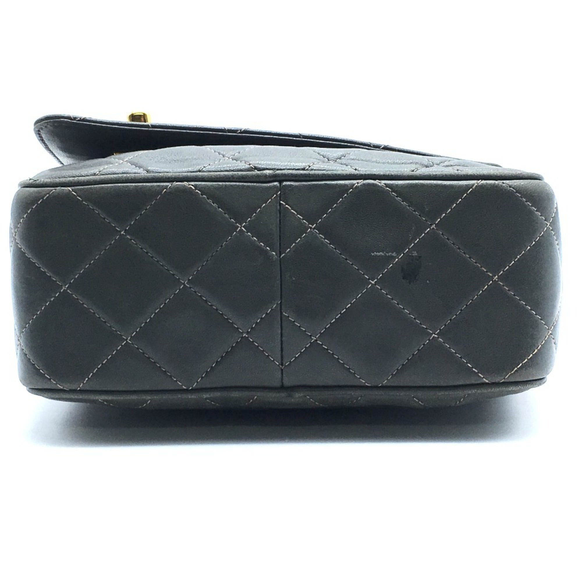 Chanel Gray Leather Shoulder Bag (Pre-Owned)