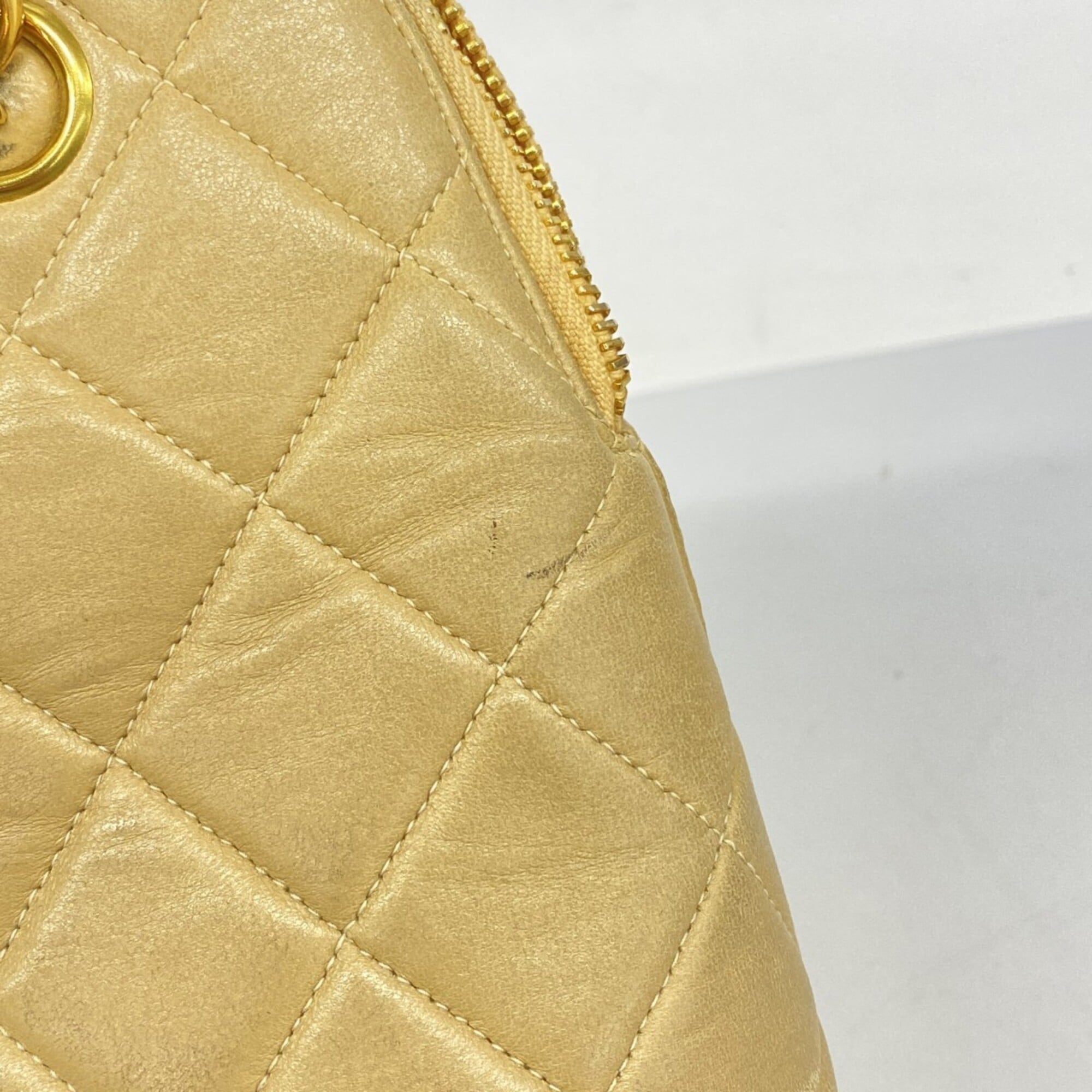 Chanel Beige Leather Shoulder Bag (Pre-Owned)