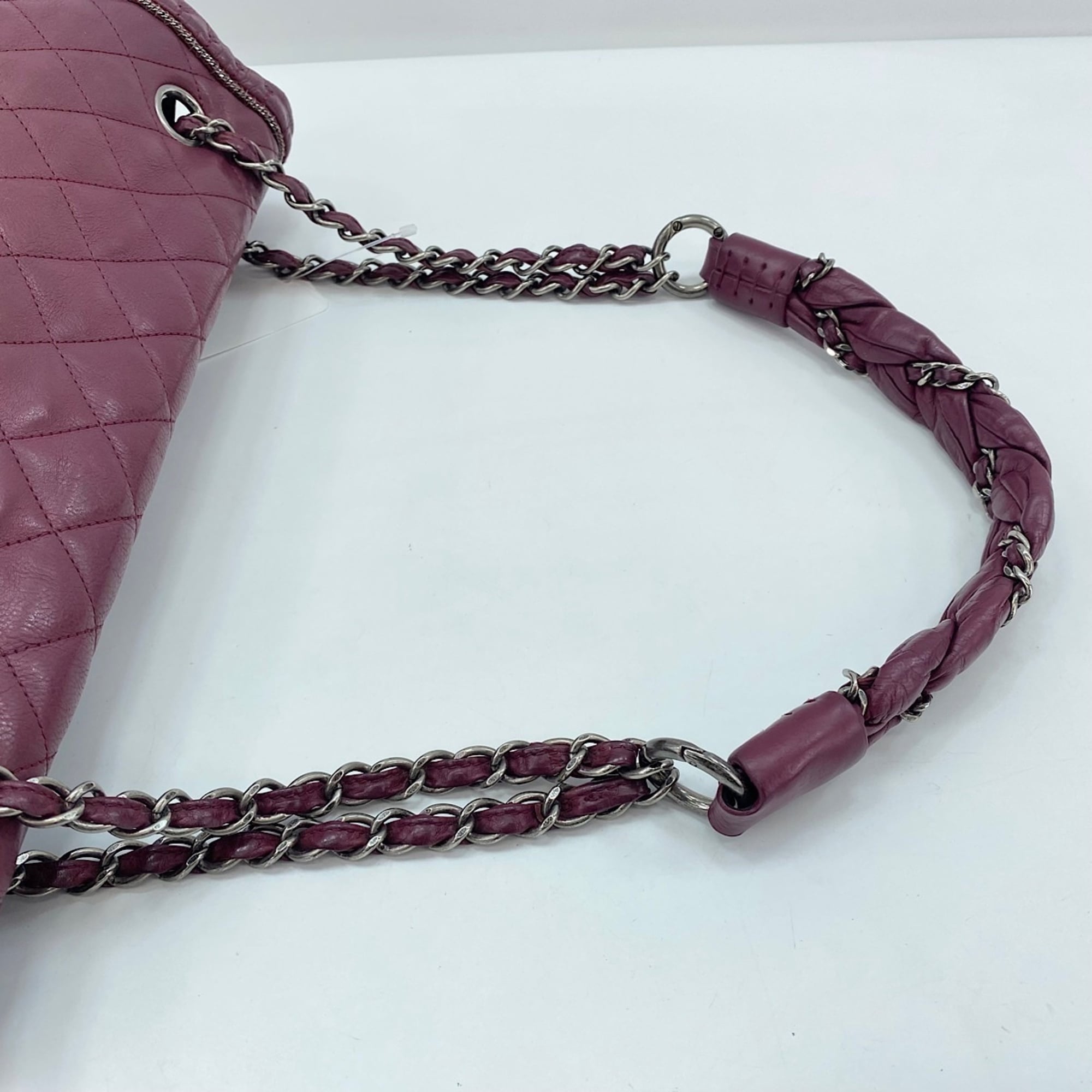 Chanel Matelasse Wine Handbag (Pre-Owned)