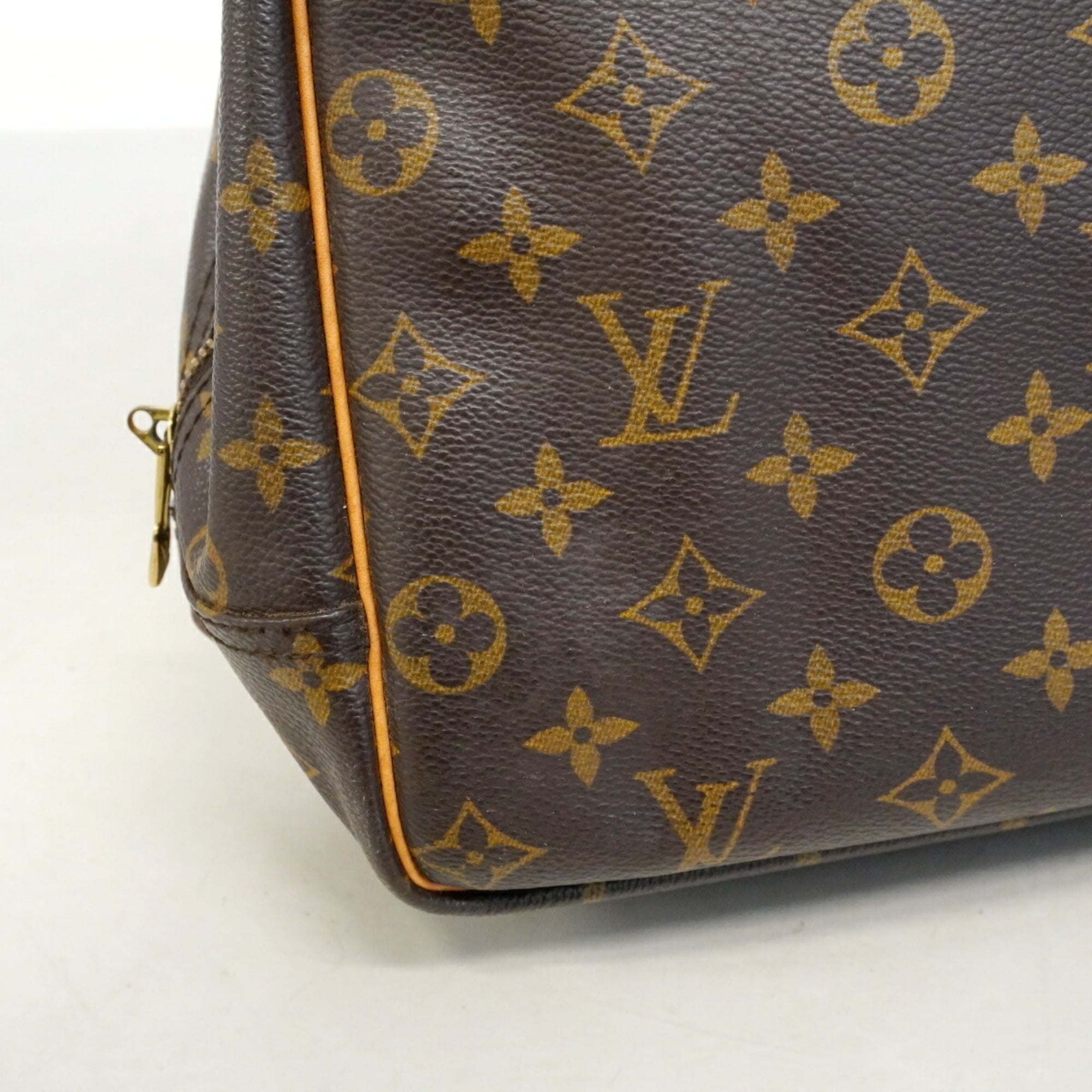 Louis Vuitton Brown Handbag (Pre-Owned)