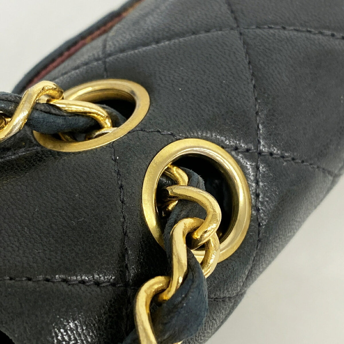 Chanel Black Leather Shoulder Bag (Pre-Owned)