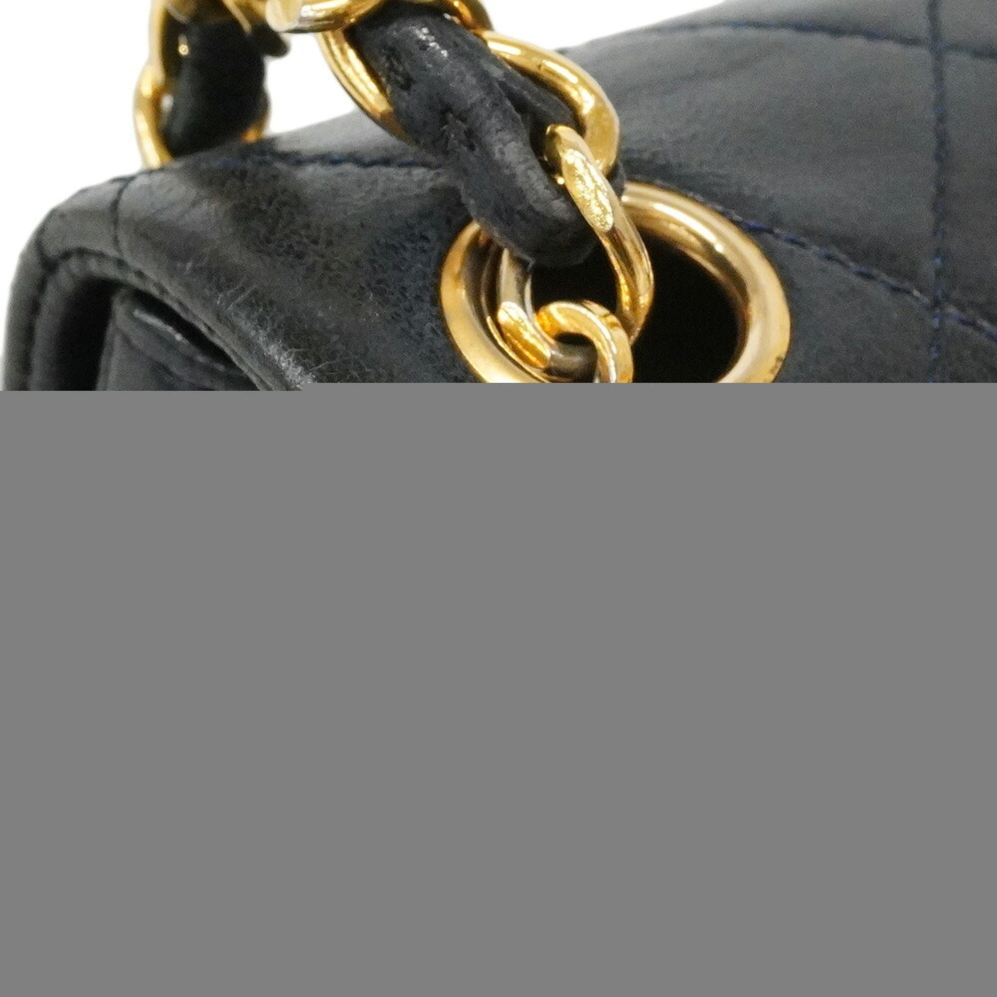 Chanel Black Leather Shoulder Bag (Pre-Owned)