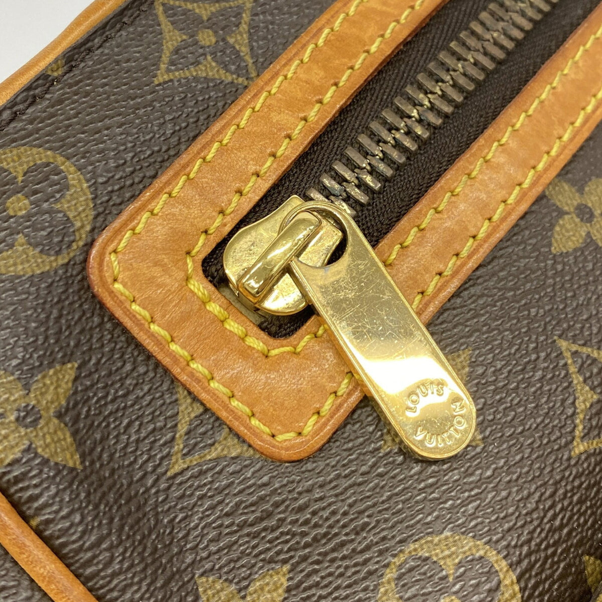 Louis Vuitton Brown Shoulder Bag (Pre-Owned)