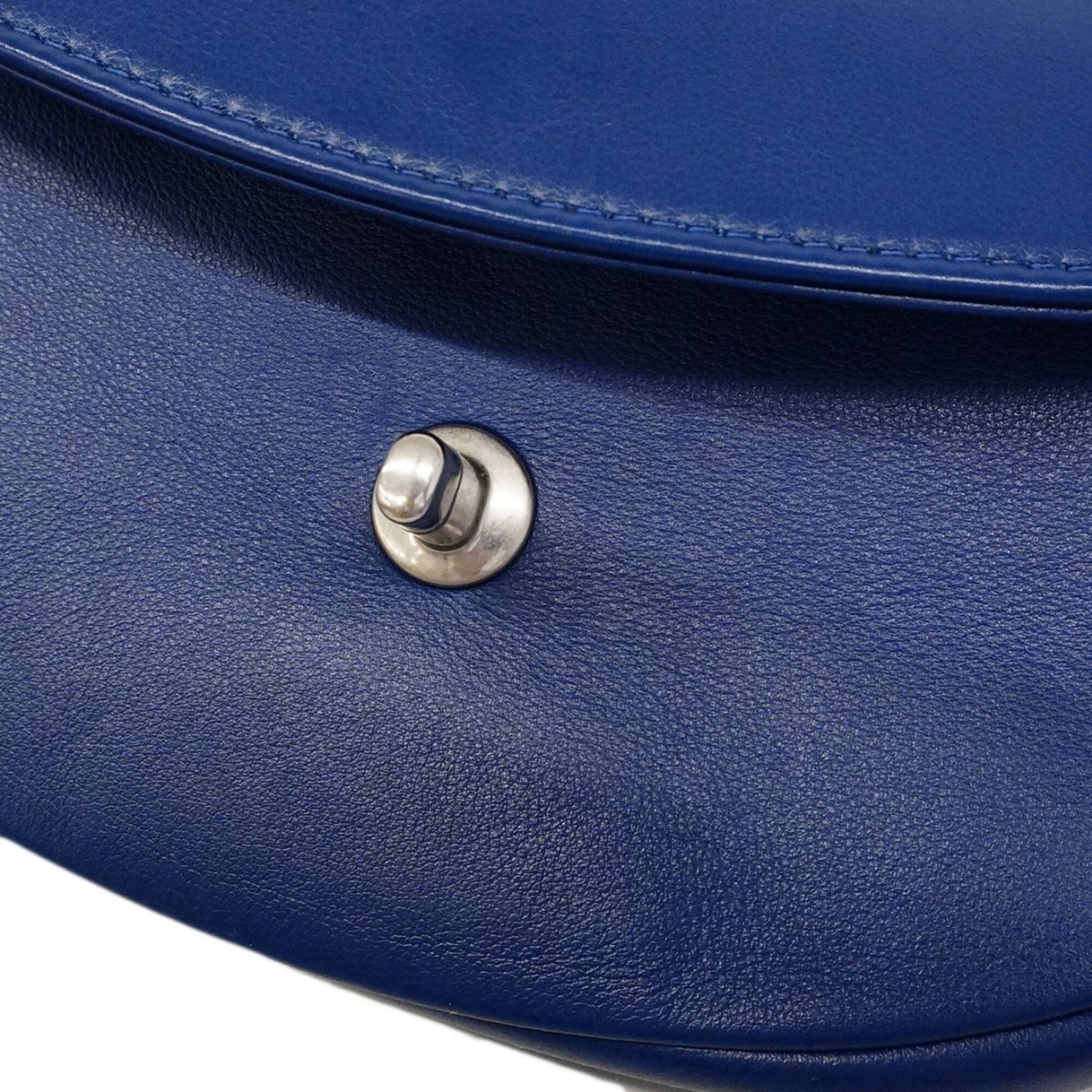 Chanel Blue Leather Shoulder Bag (Pre-Owned)