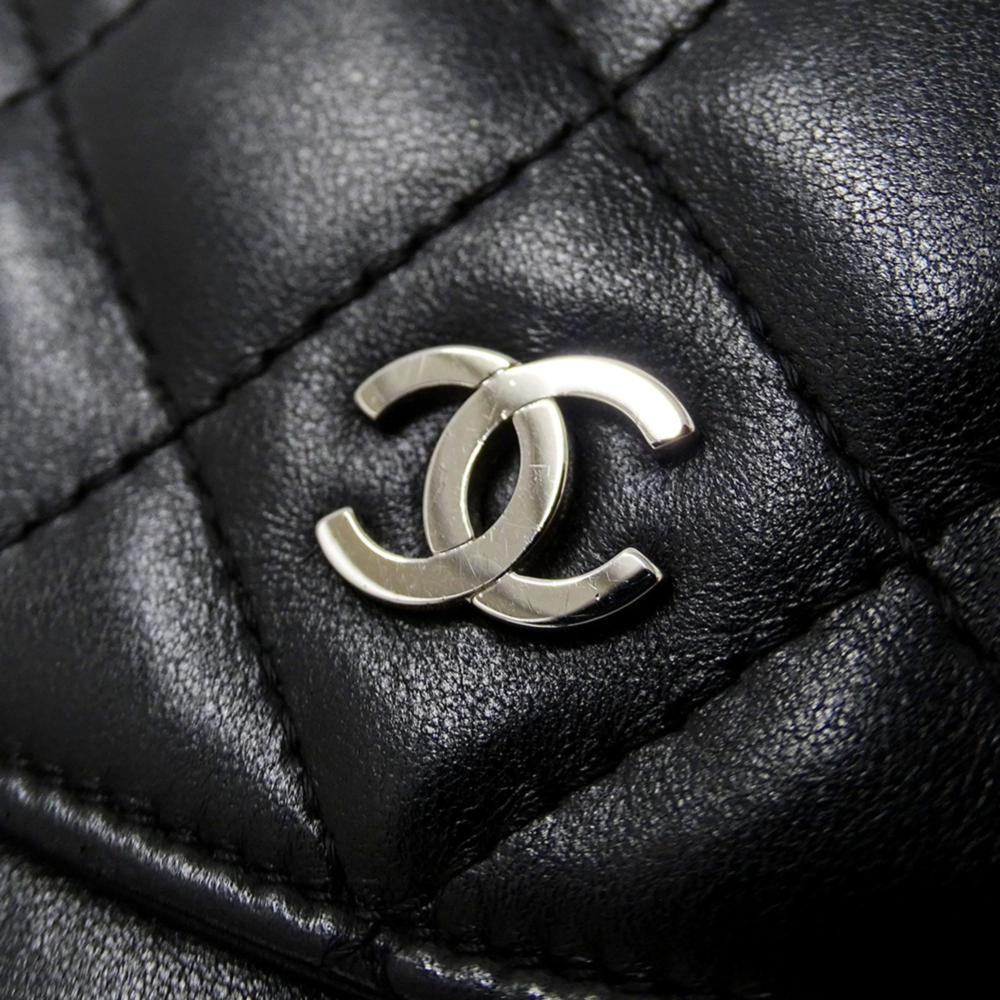 Chanel Black Leather Long Wallet (Bi-Fold) (Pre-Owned)