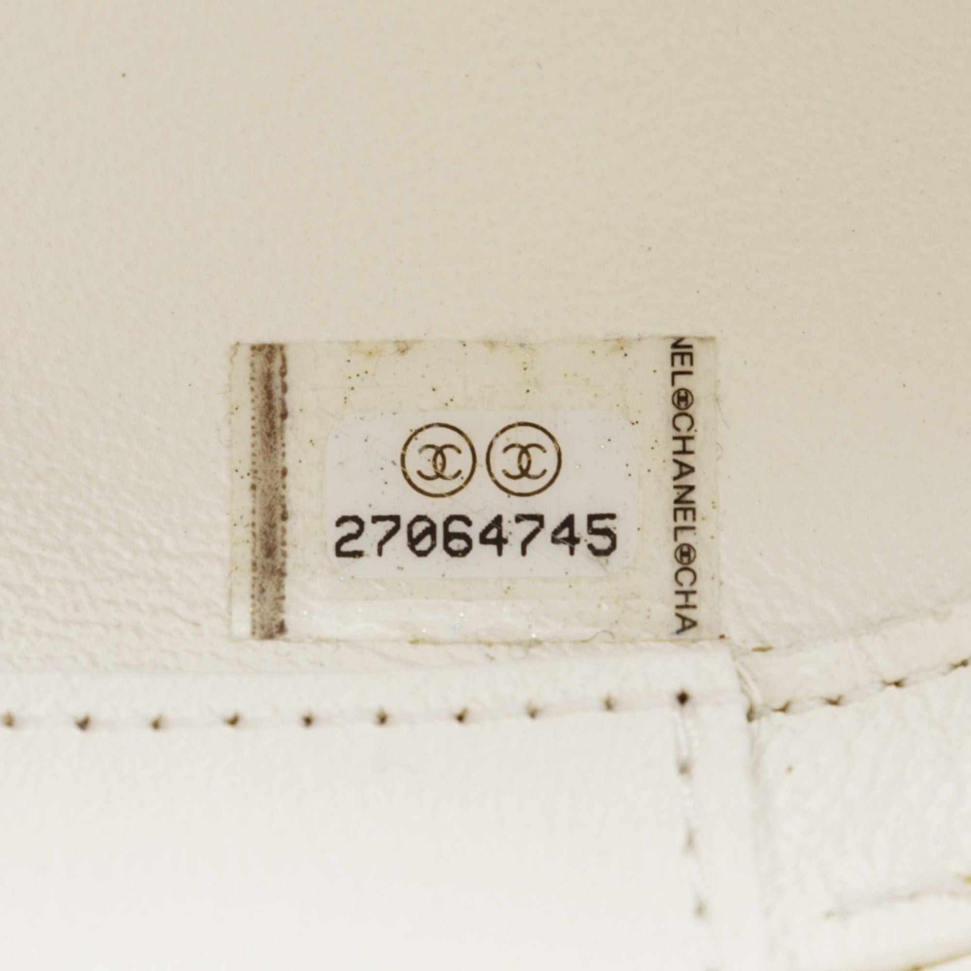 Chanel White Leather Shoulder Bag (Pre-Owned)