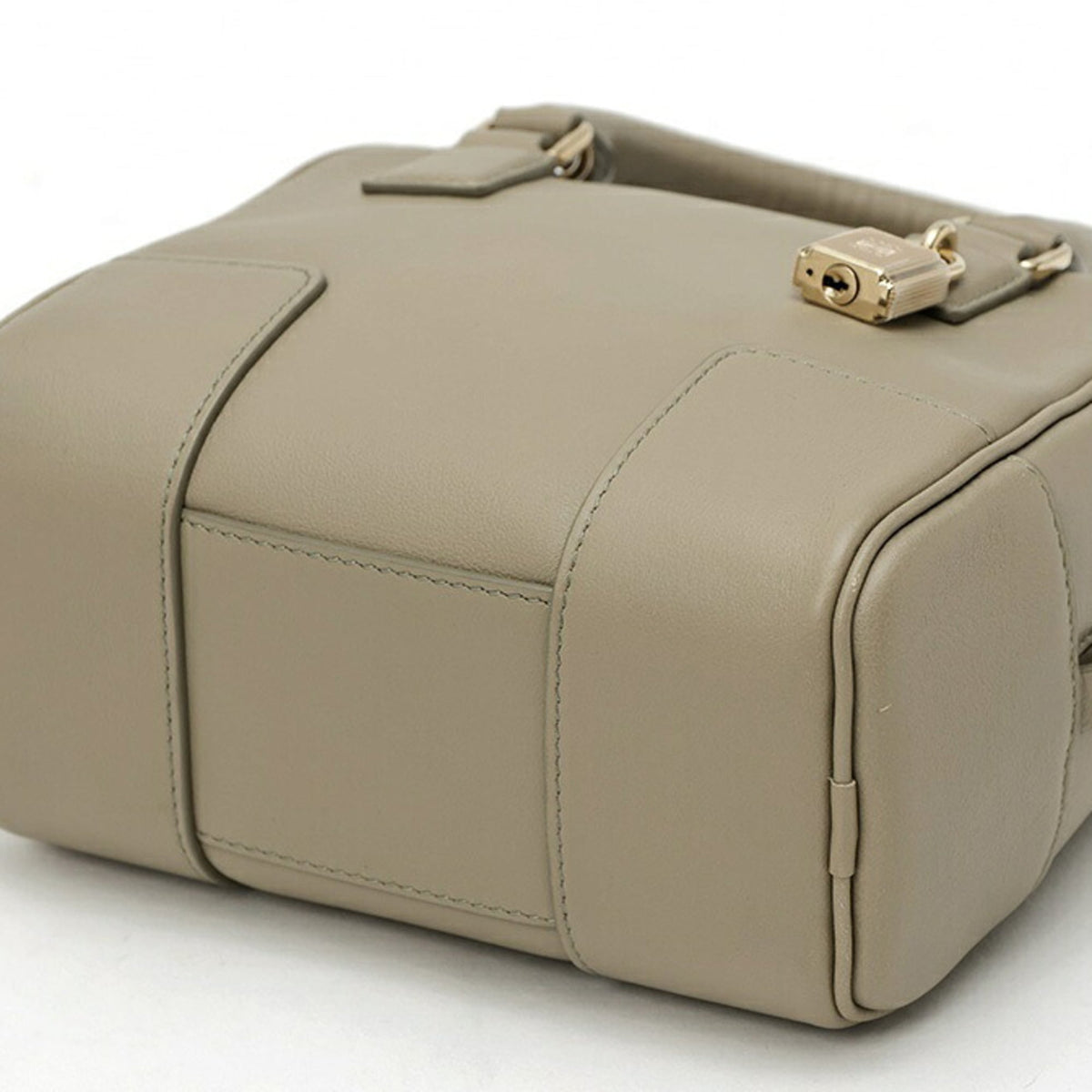 Loewe Beige Leather (Pre-Owned)