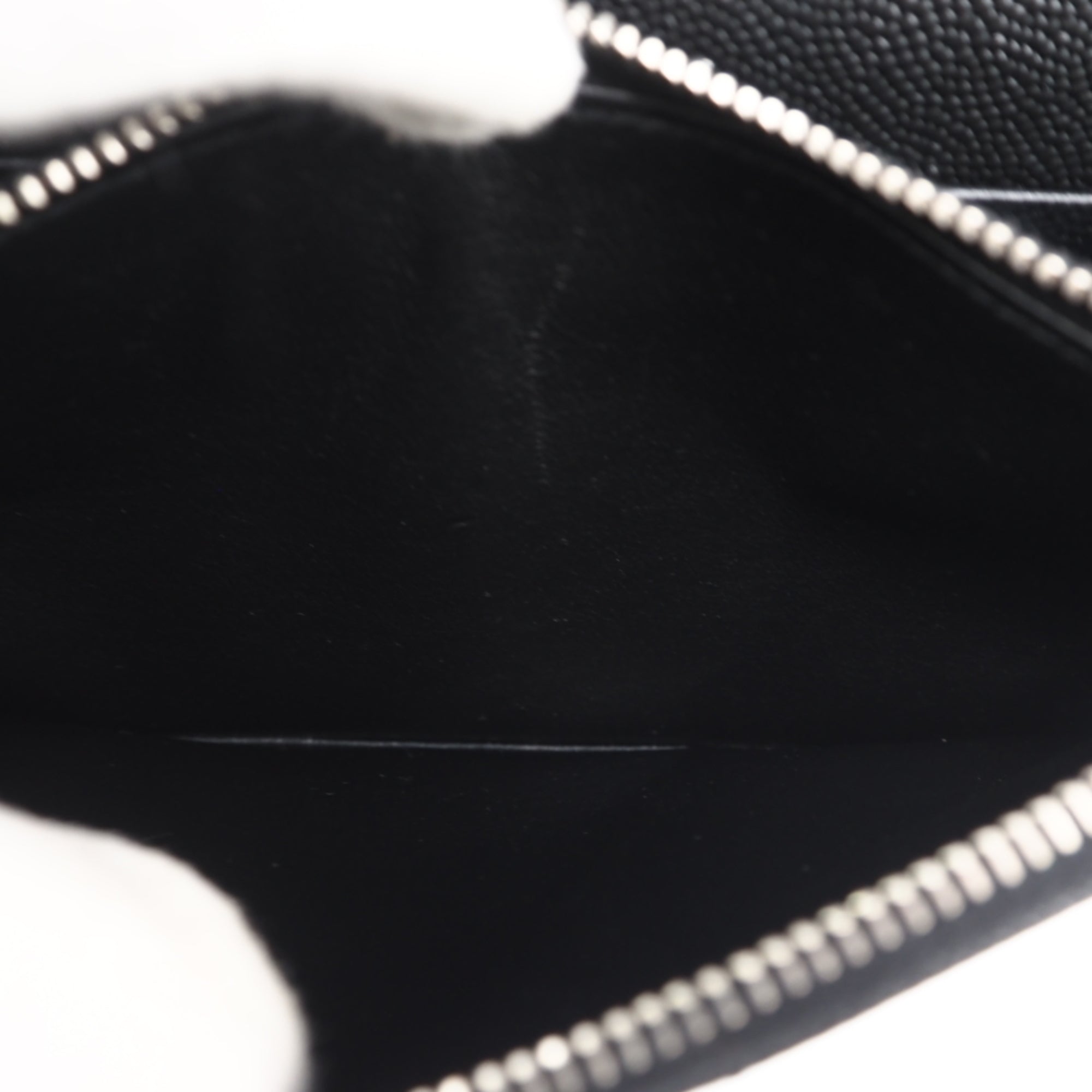 Yves Saint Laurent Black Leather Shoulder Bag (Pre-Owned)