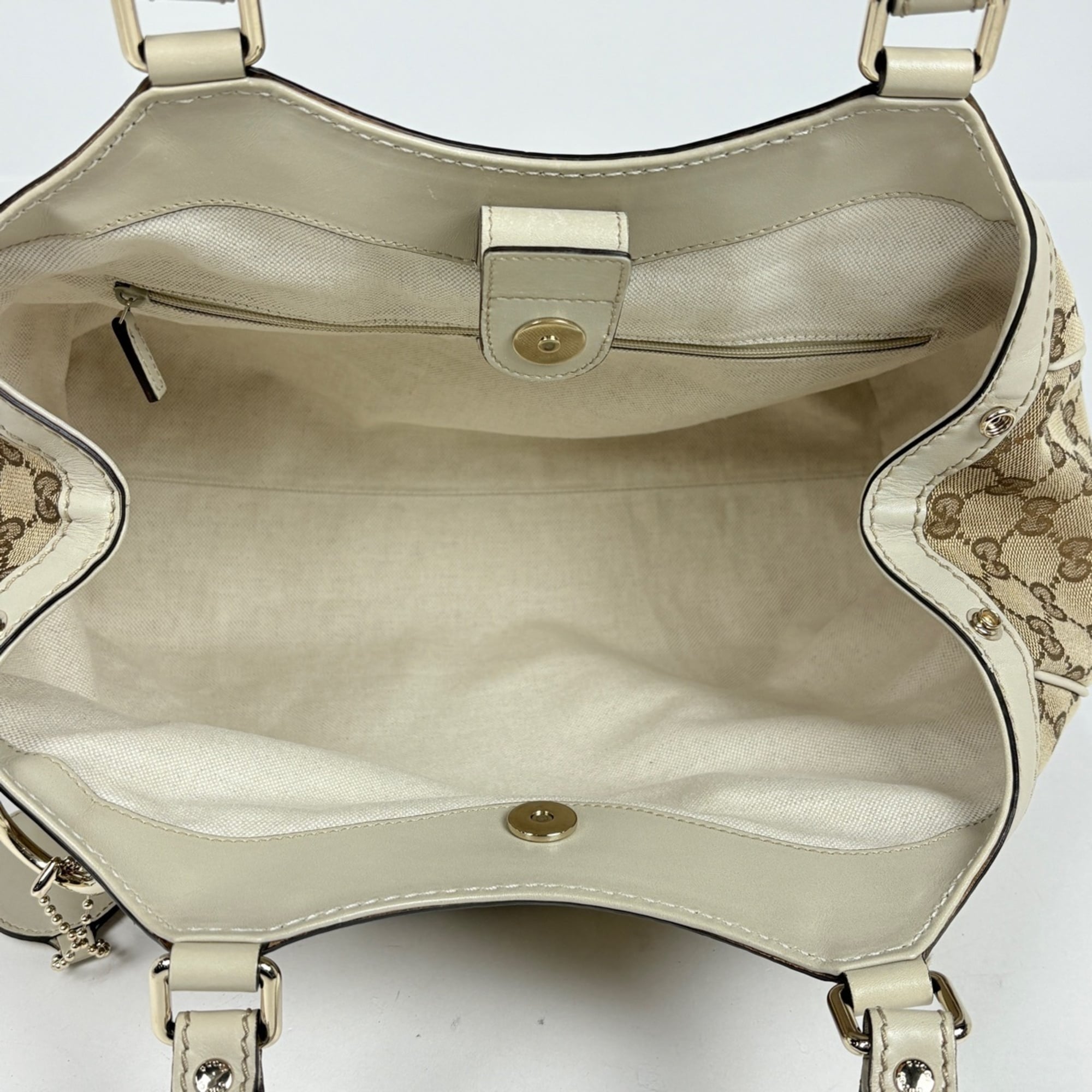 Gucci Beige Ivory Gg Canvas Leather Handbag (Pre-Owned)