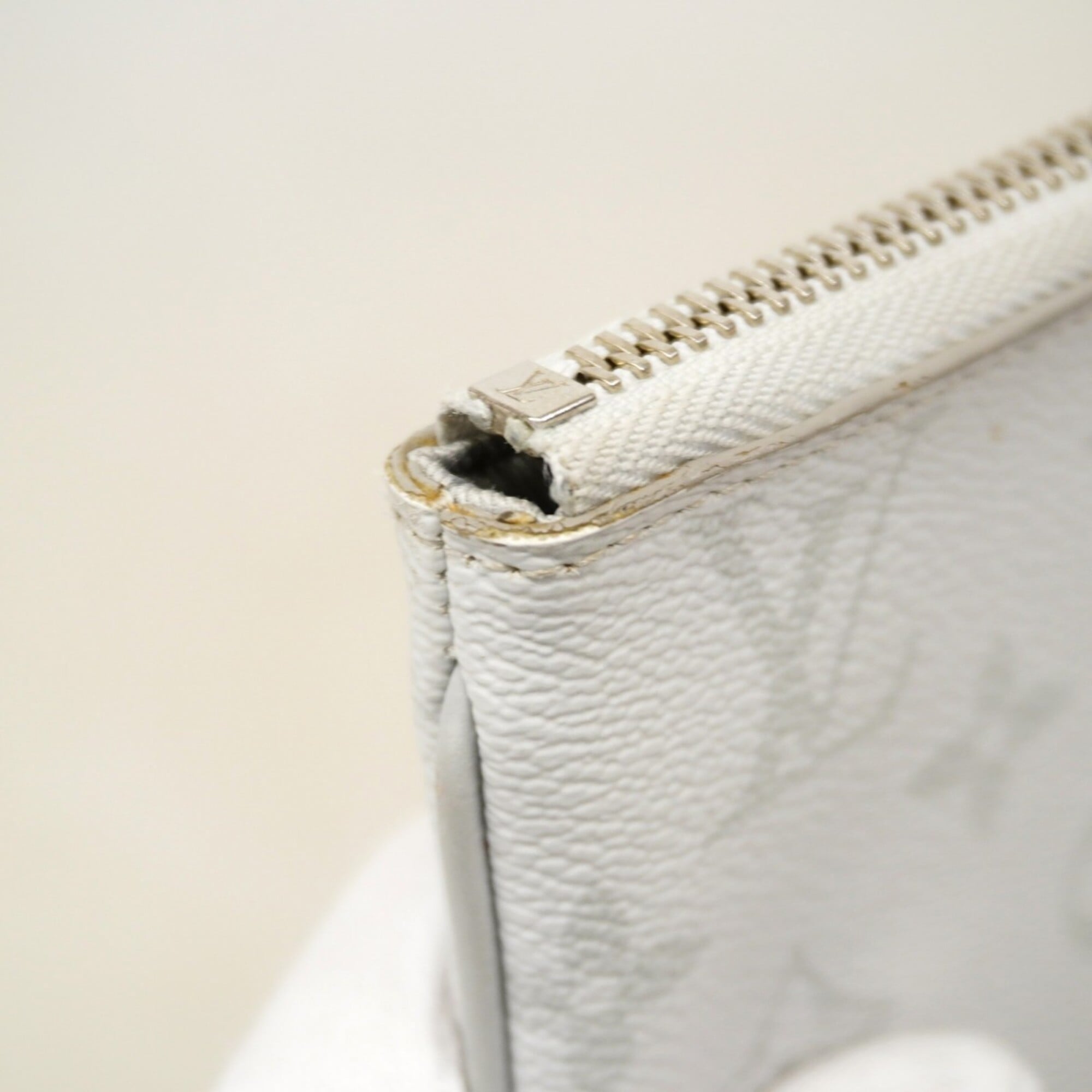 Louis Vuitton Gray Yellow Clutch Bag (Pre-Owned)