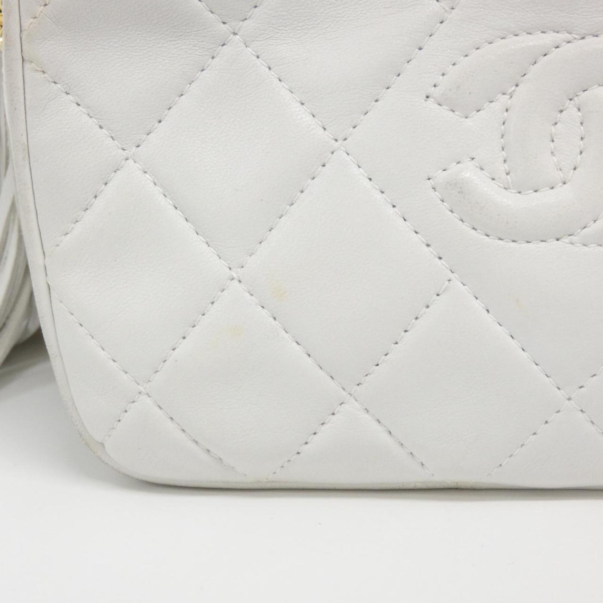 Chanel White Leather Shoulder Bag (Pre-Owned)