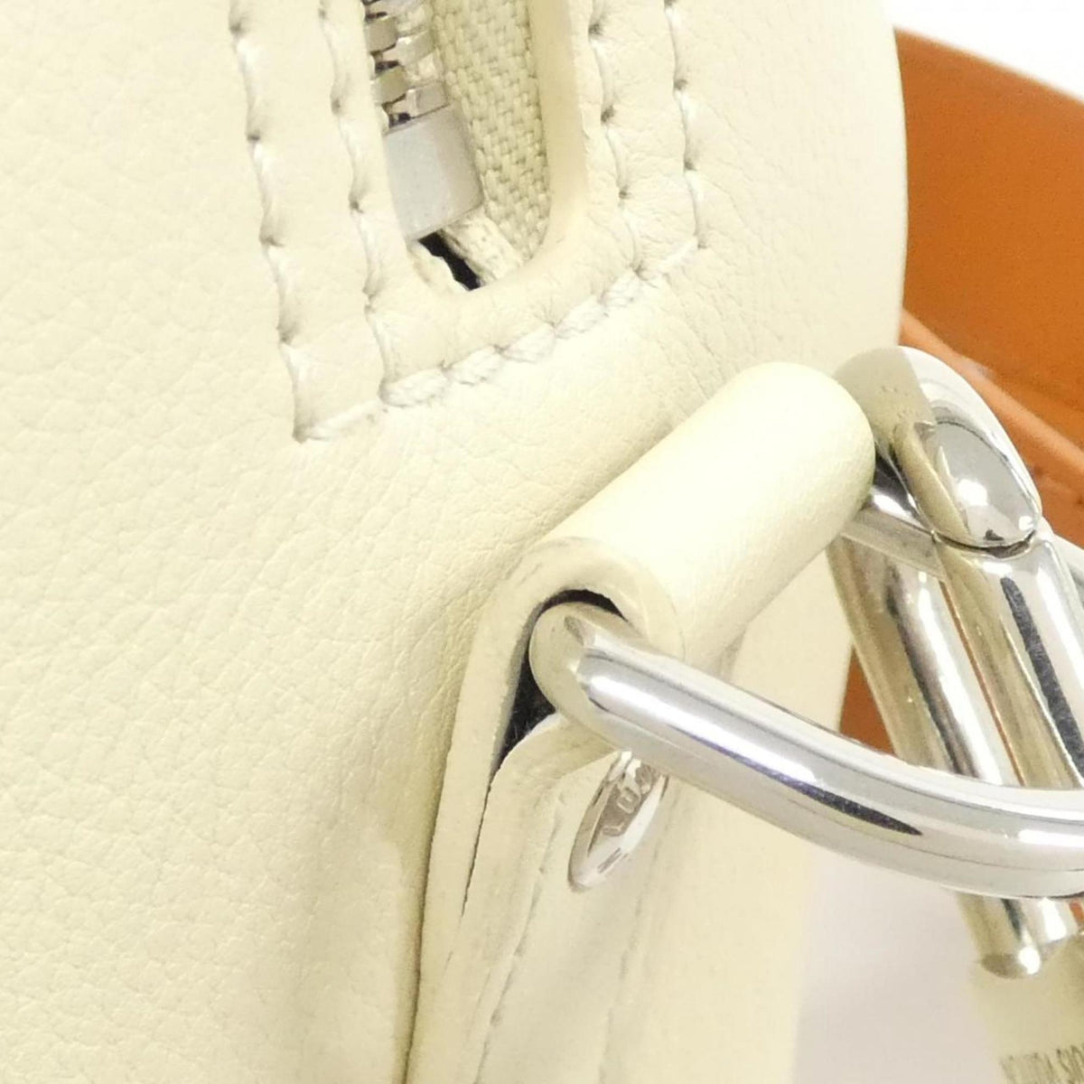 Louis Vuitton Beige Leather Shoulder Bag (Pre-Owned)